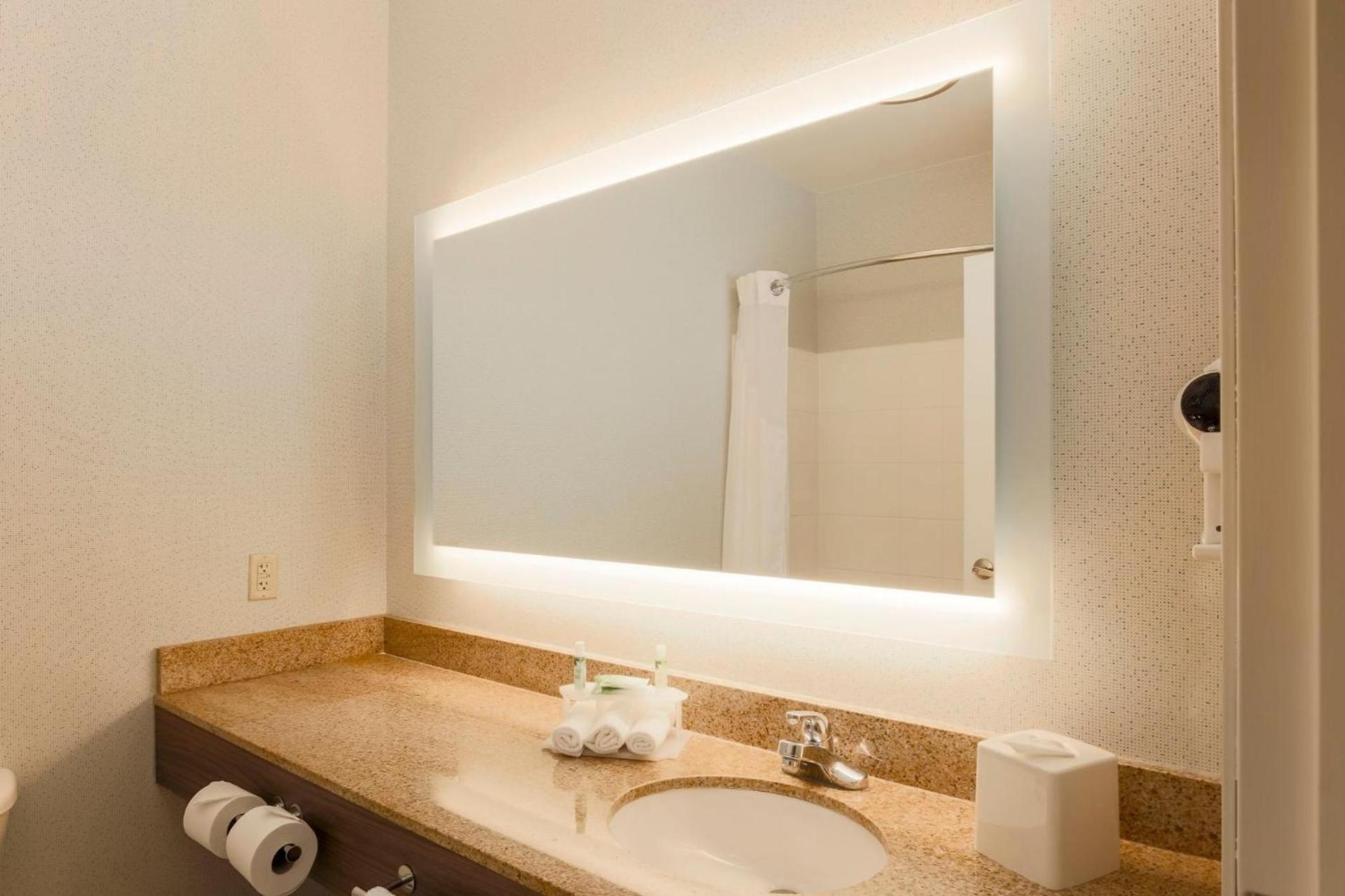 Holiday Inn Express Las Vegas Stadium Area by IHG photo 33