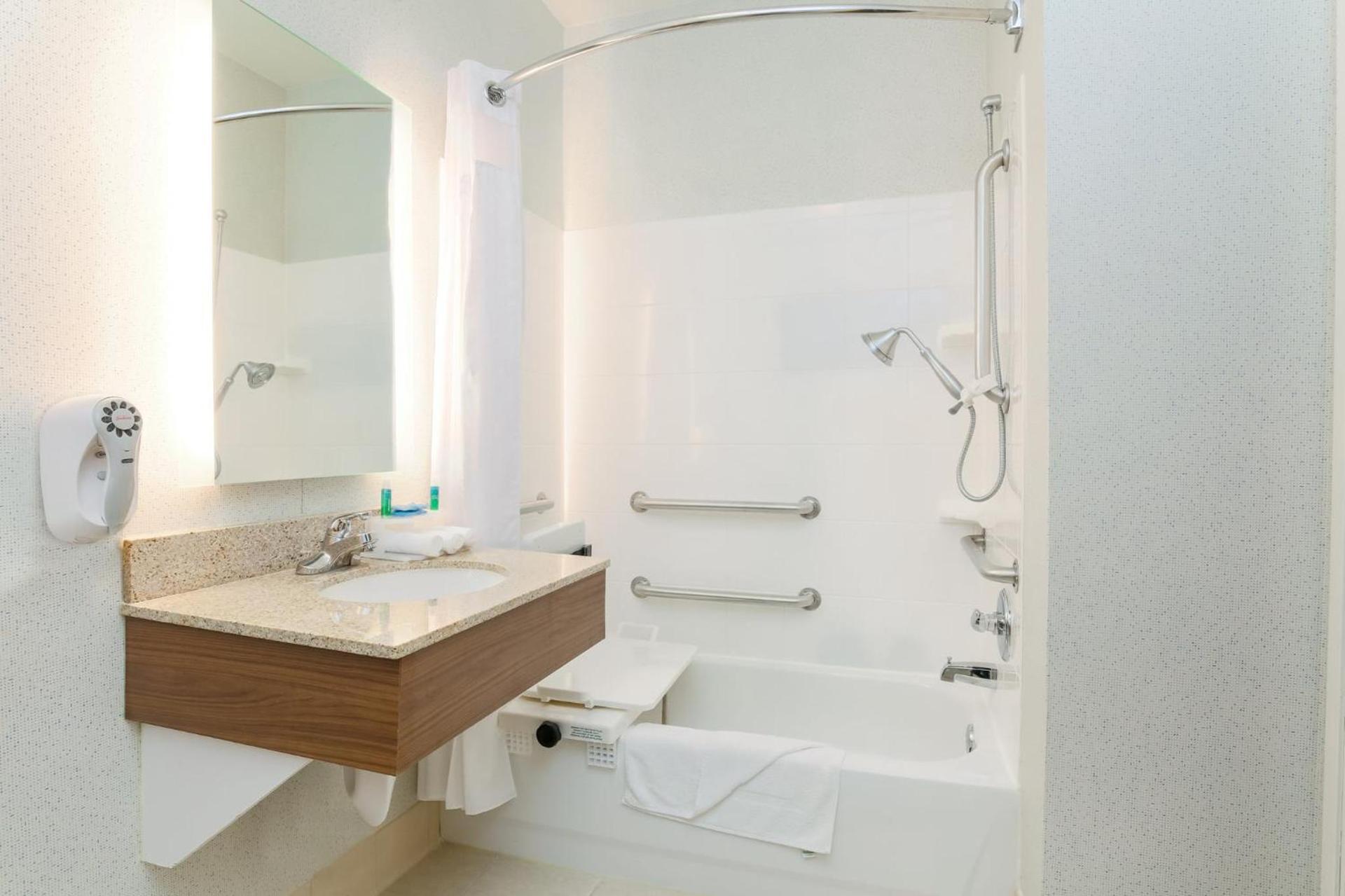 Holiday Inn Express Las Vegas Stadium Area by IHG photo 6