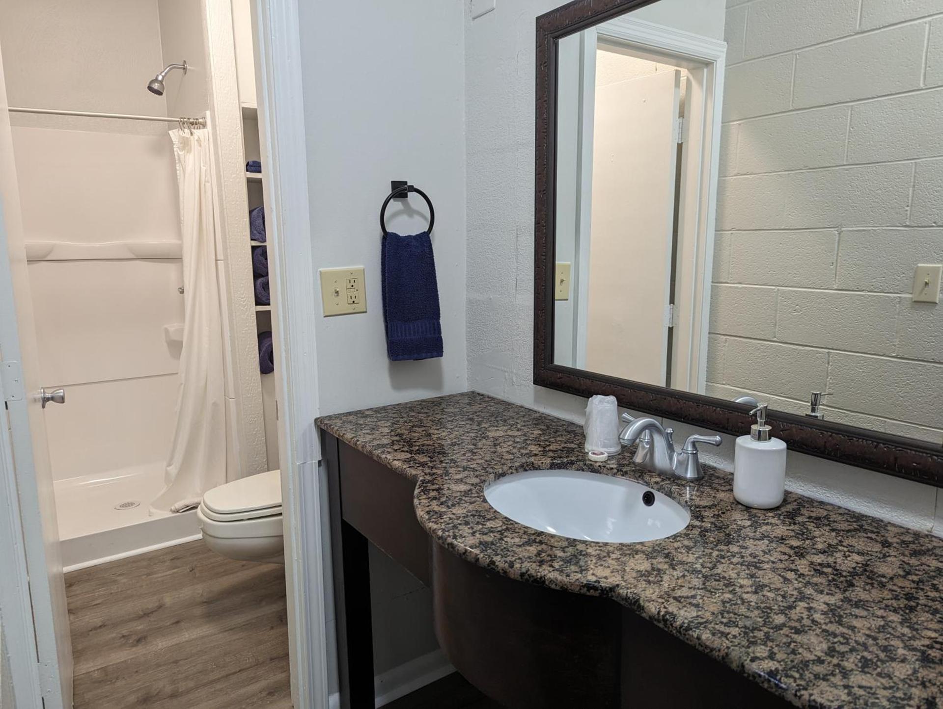 Riverboat Inn & Suites photo 83