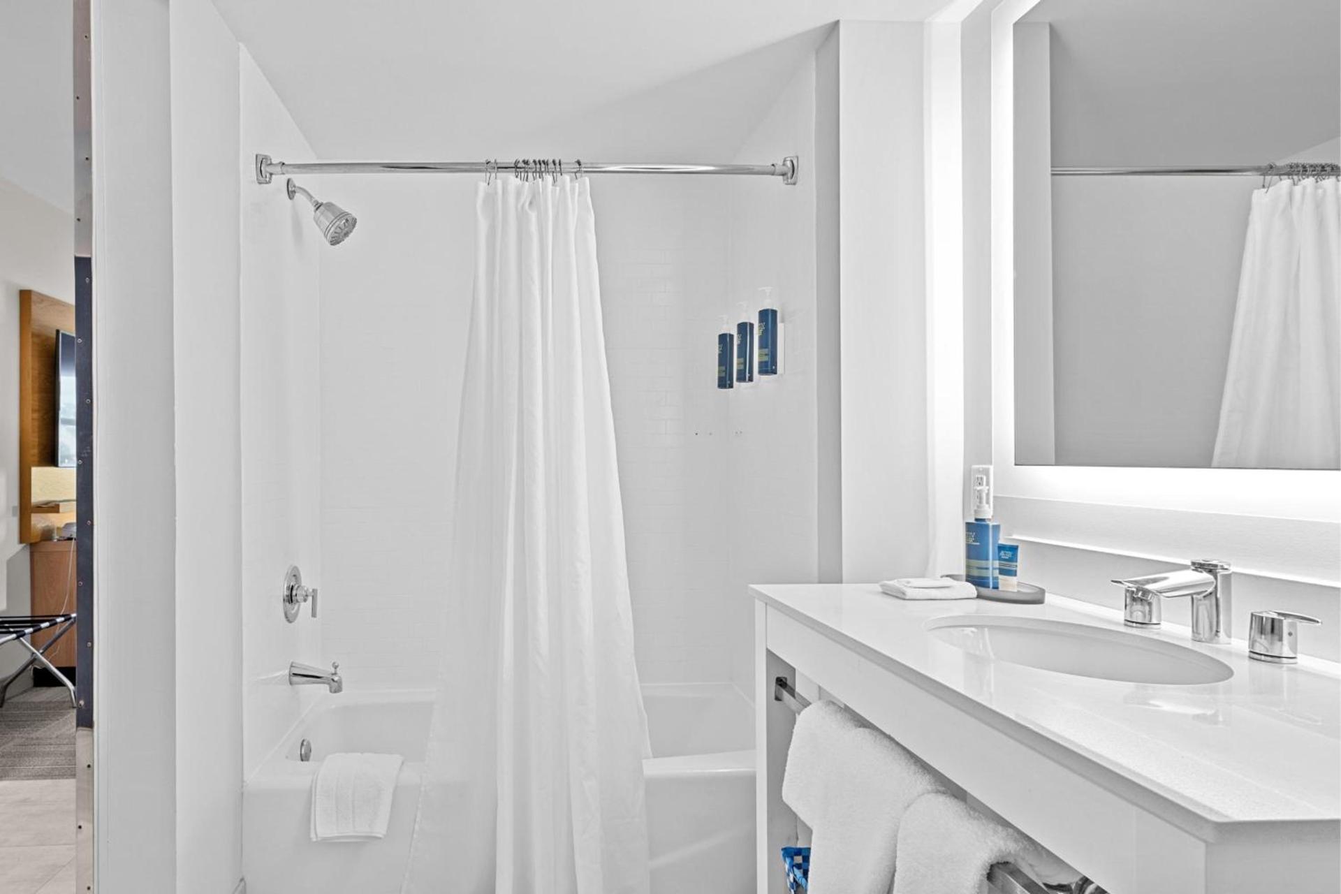 Four Points by Sheraton Punta Gorda Harborside photo 33