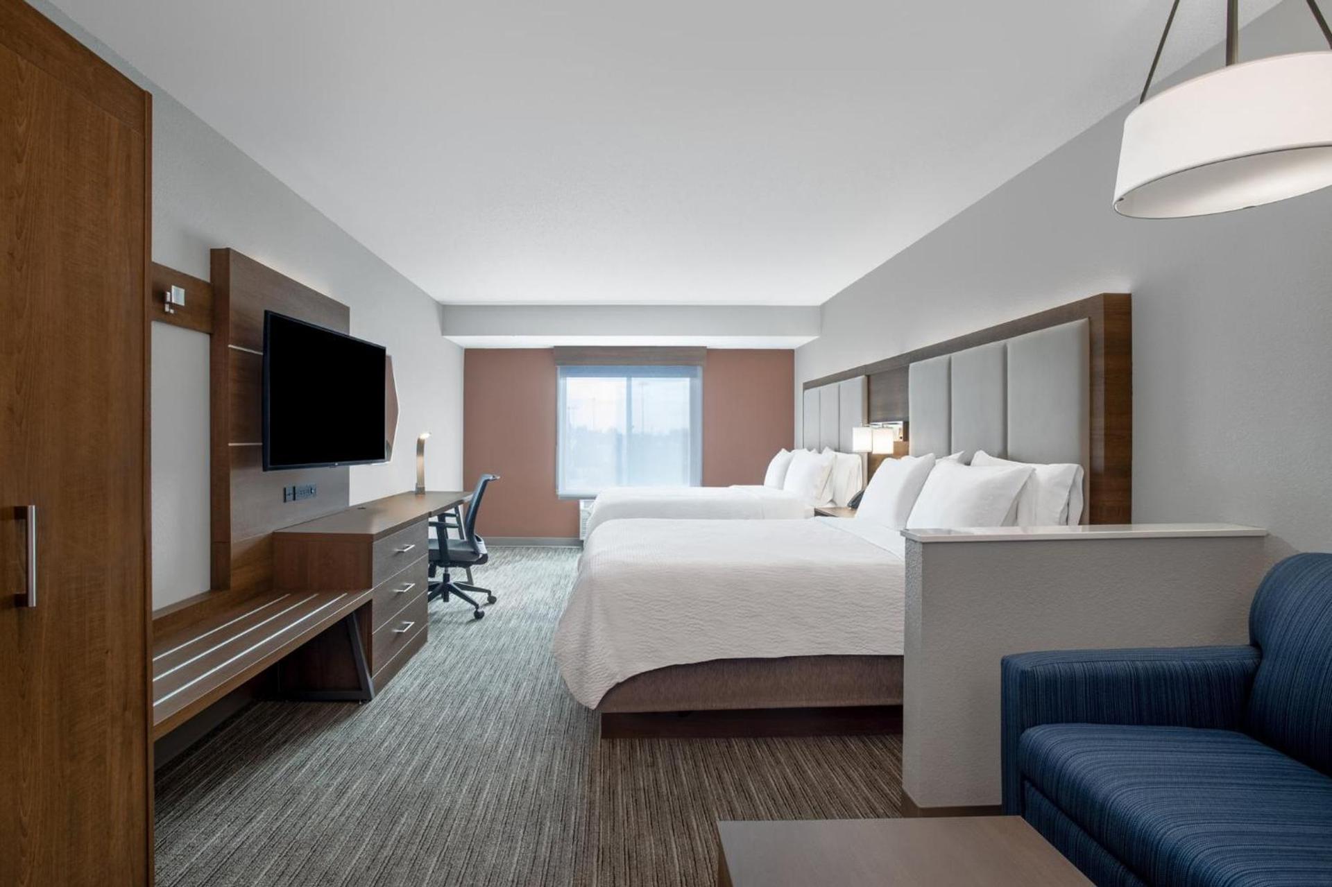 Holiday Inn Express & Suites Clinton by IHG photo 64