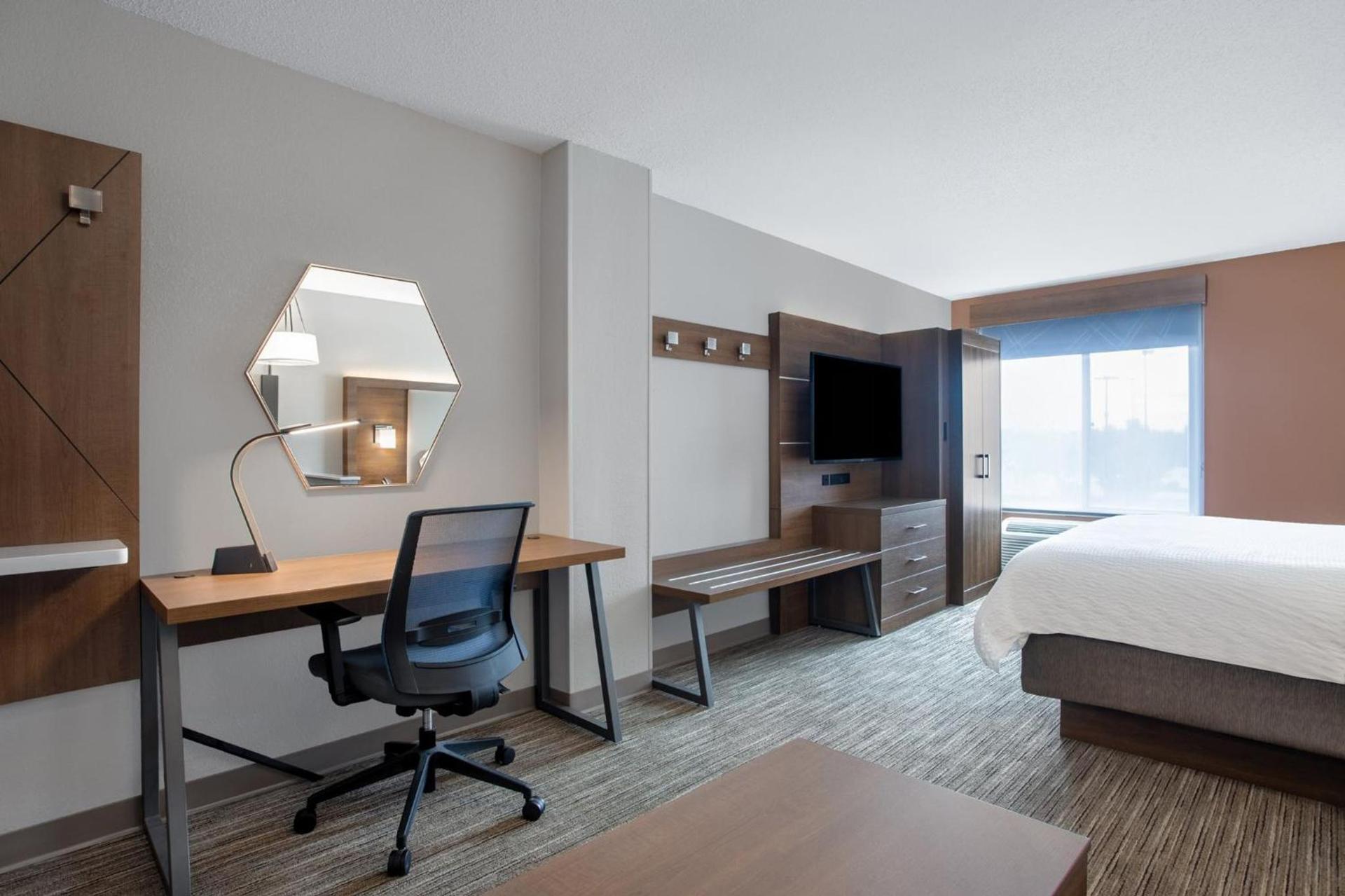 Holiday Inn Express & Suites Clinton by IHG photo 69