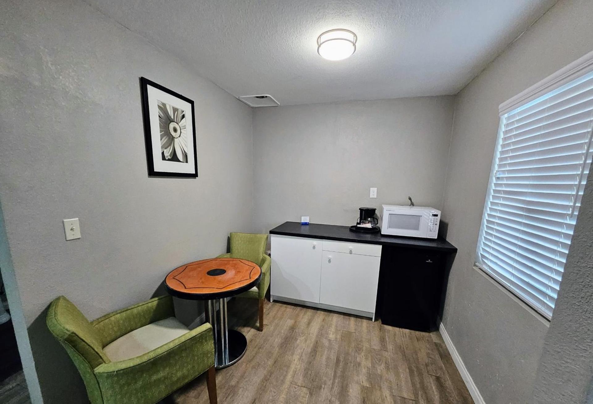 Hotel Ridgecrest An Extended Stay Studio photo 17