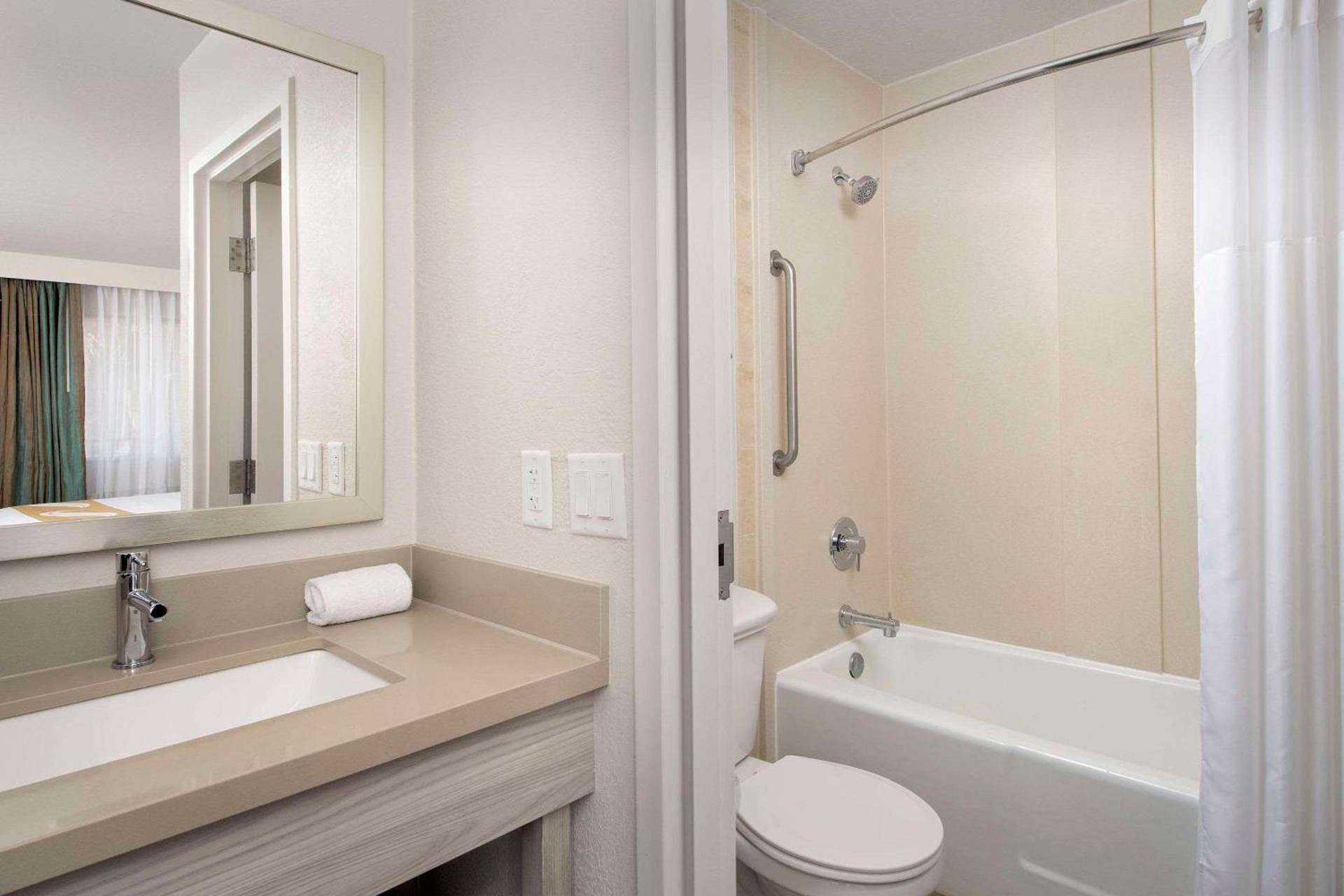 Quality Inn Atlantic Beach-Mayo Clinic Jax Area photo 35