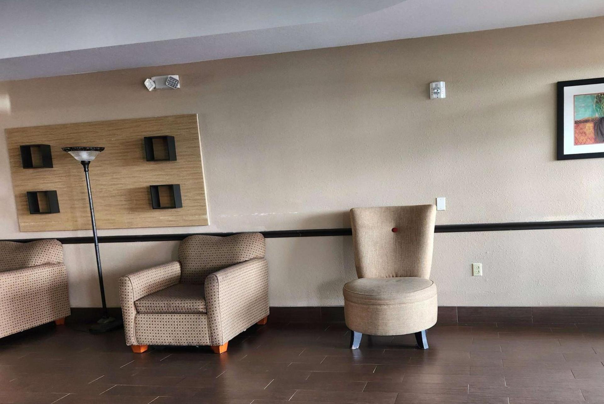 Days Inn & Suites by Wyndham Houston / West Energy Corridor photo 6