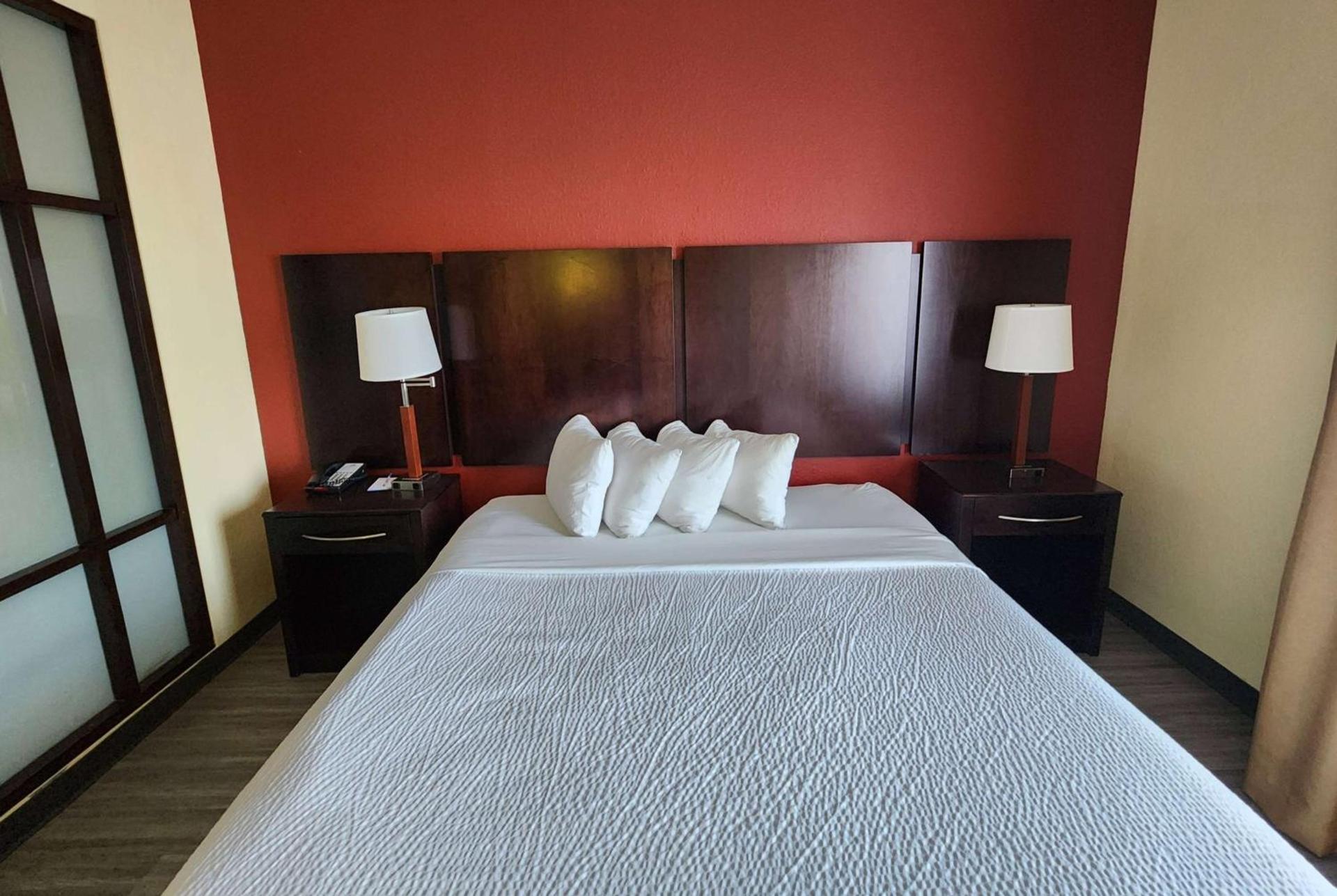 Days Inn & Suites by Wyndham Houston / West Energy Corridor photo 14