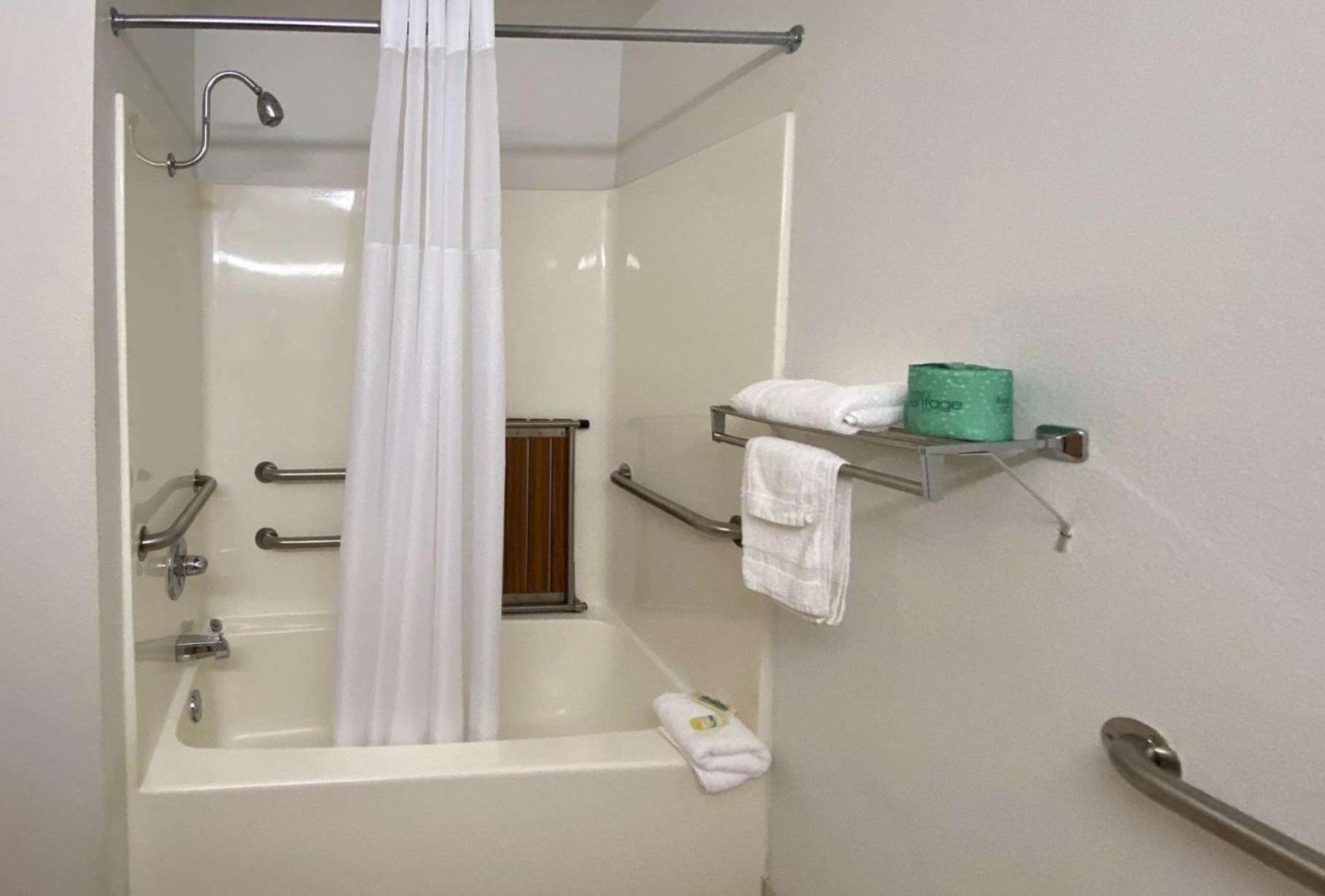Motel 6 McAlester OK - South photo 4