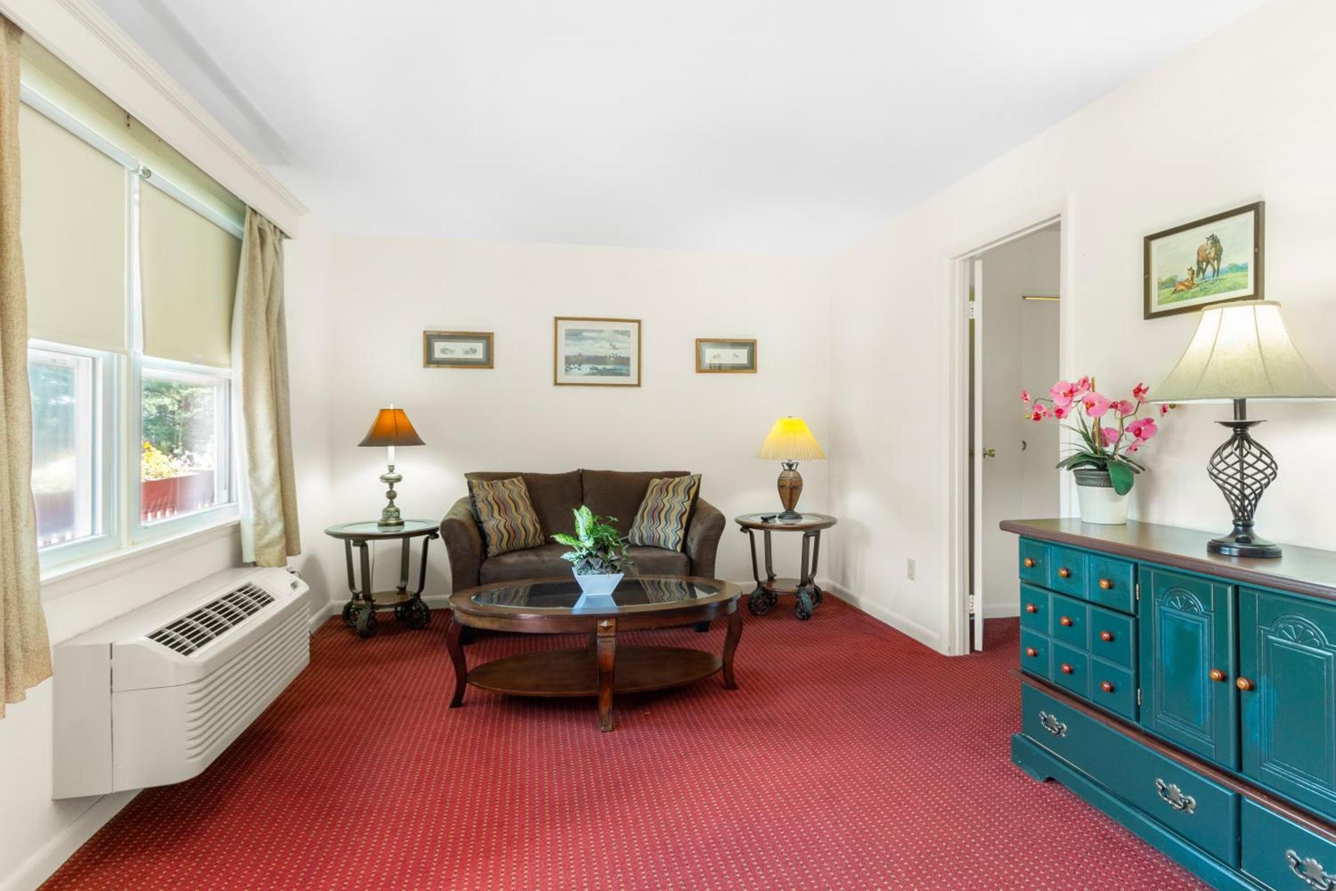 Blue Spruce Inn & Suites photo 6