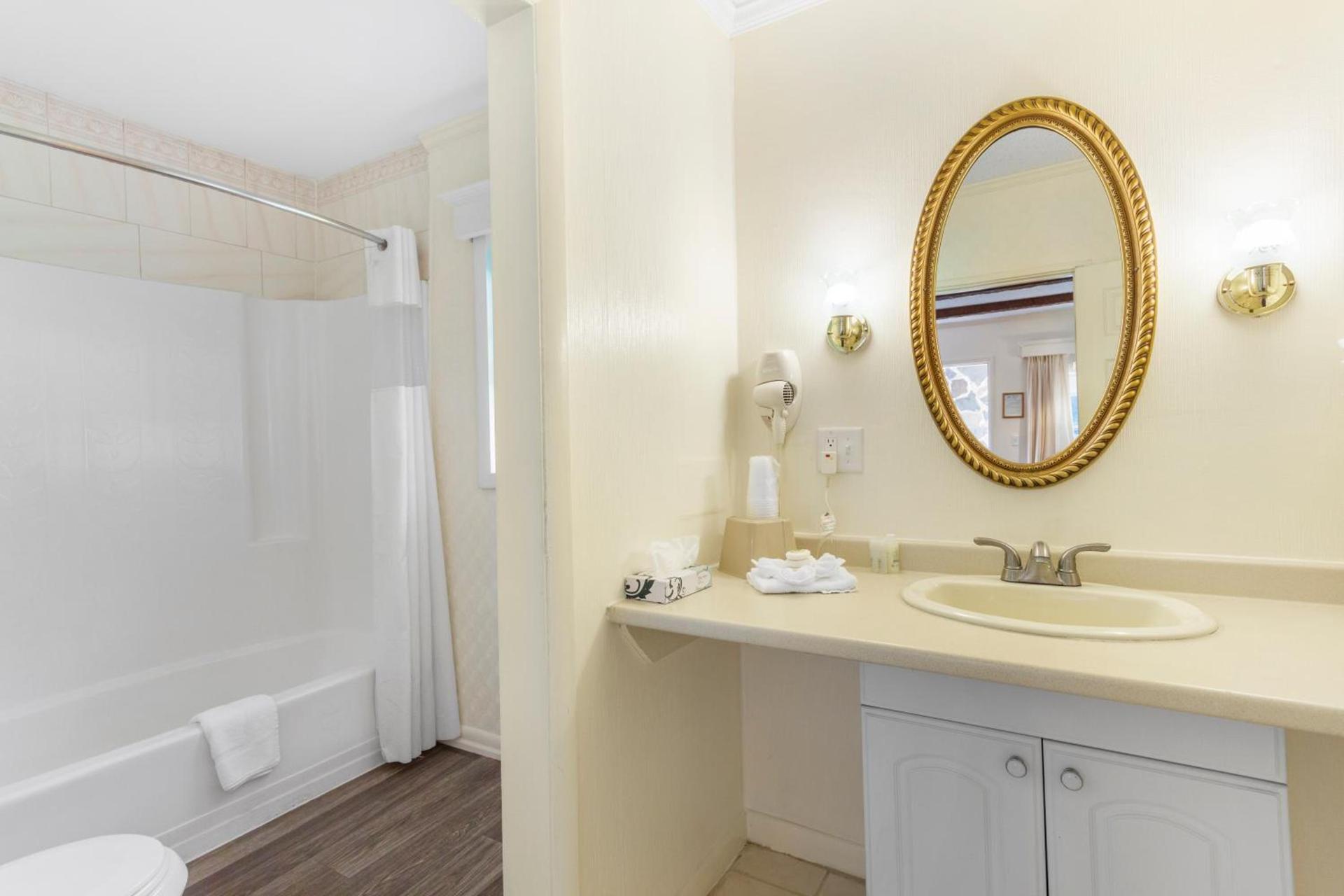 Blue Spruce Inn & Suites photo 33