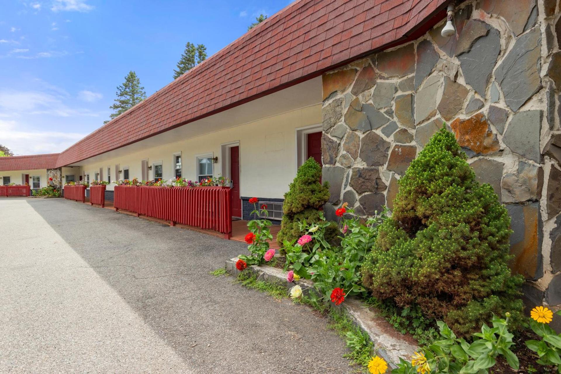 Blue Spruce Inn & Suites photo 32