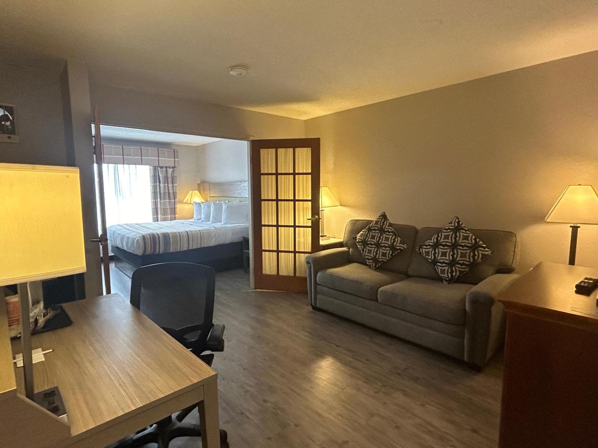 Country Inn & Suites by Radisson, Grand Rapids Airport, MI photo 45
