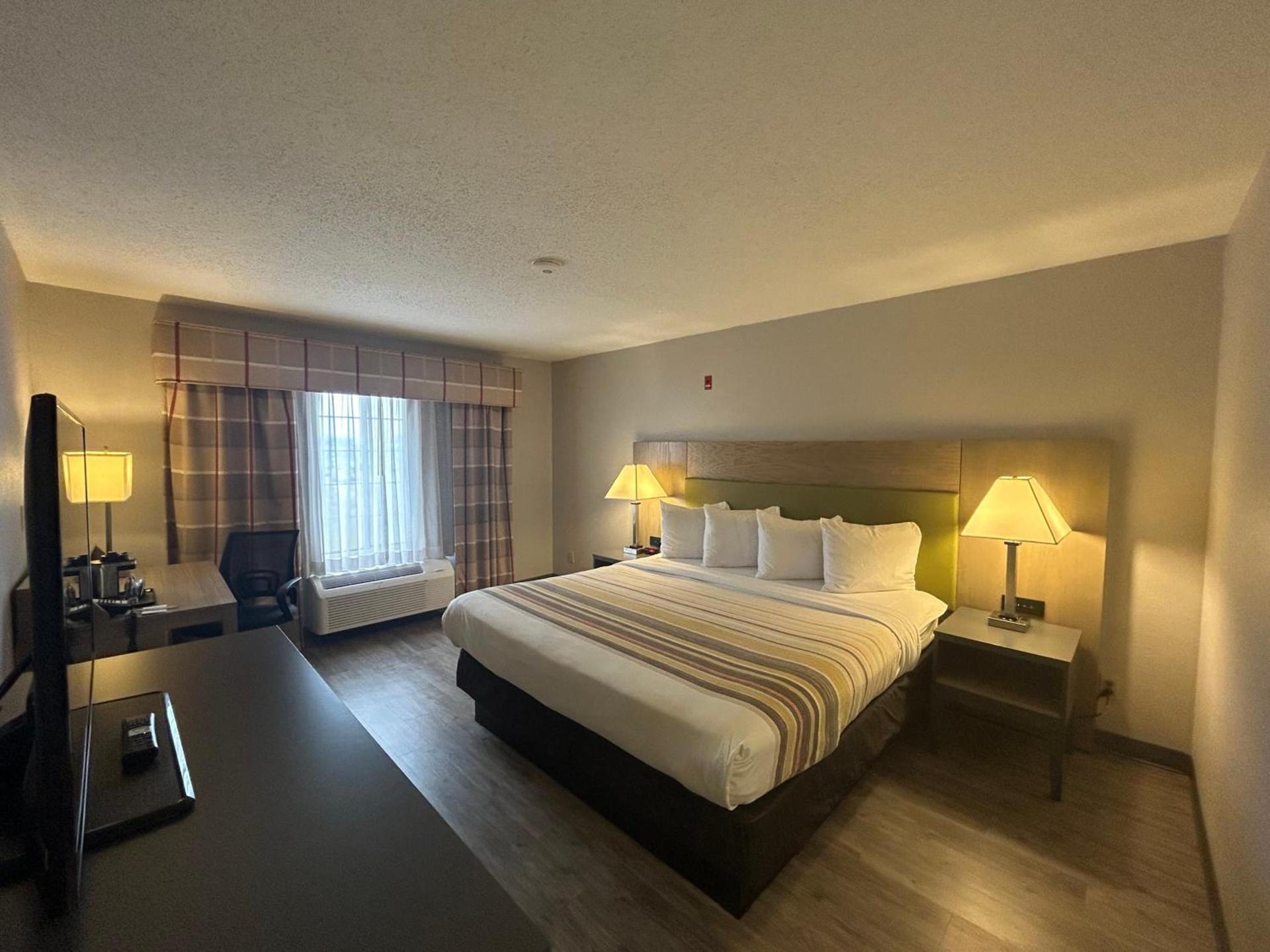 Country Inn & Suites by Radisson, Grand Rapids Airport, MI photo 70