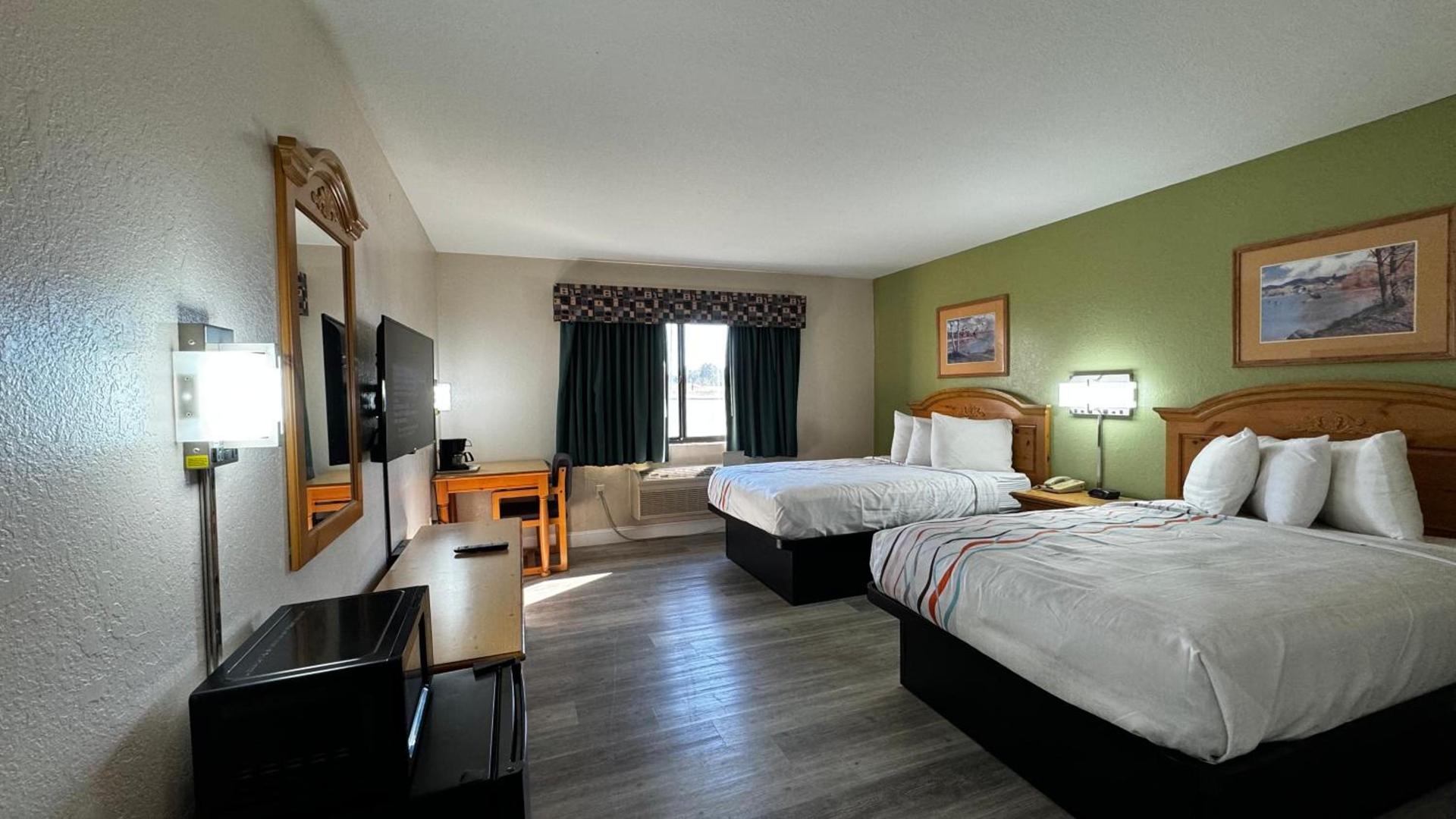 Regency Inn and Suites photo 53
