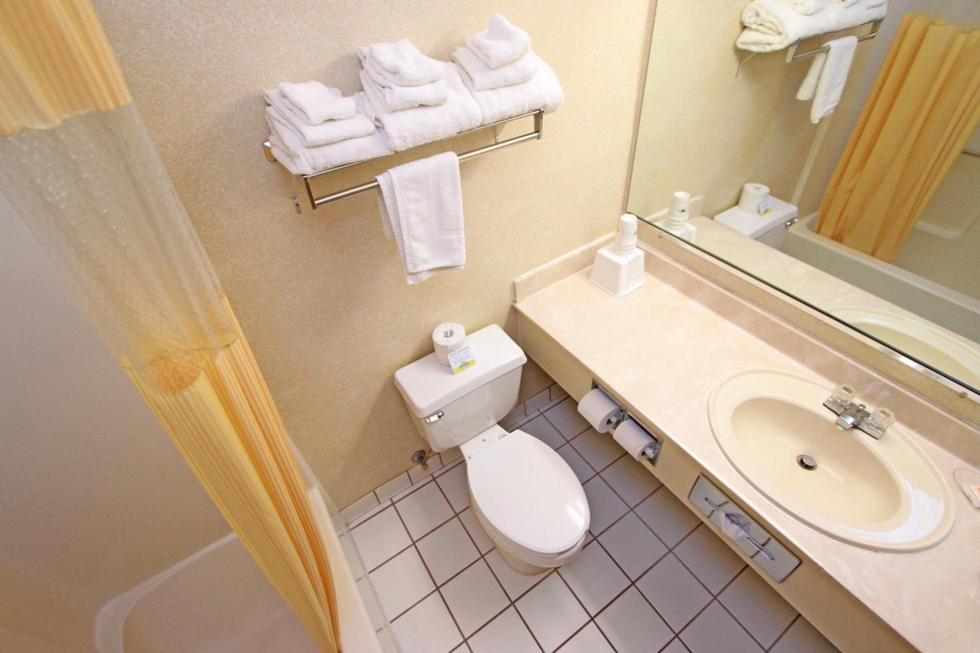 Days Inn by Wyndham Columbia Mall photo 31
