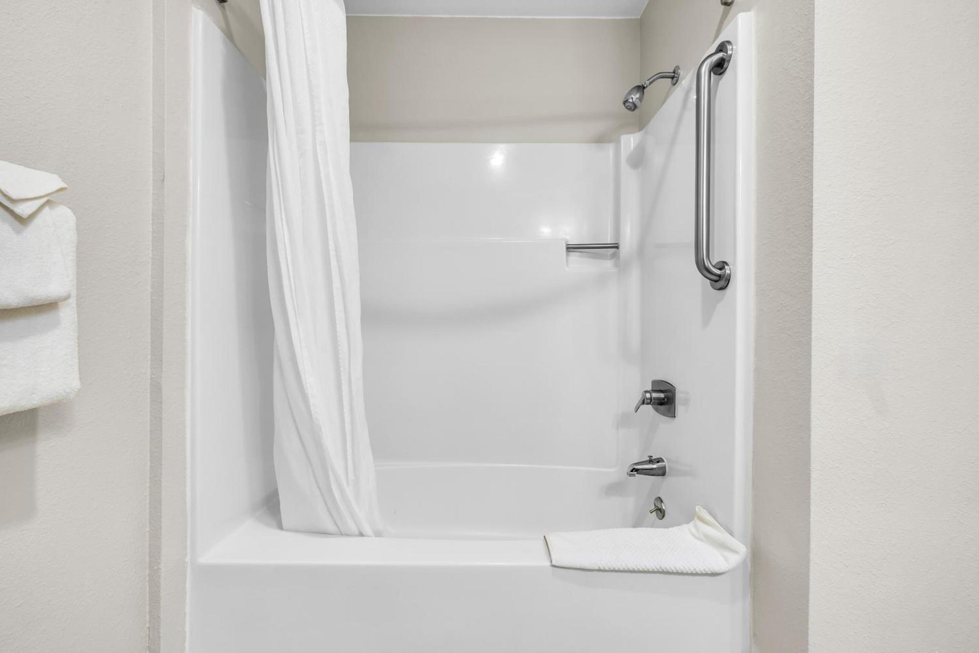 Bay Breeze Inn photo 18