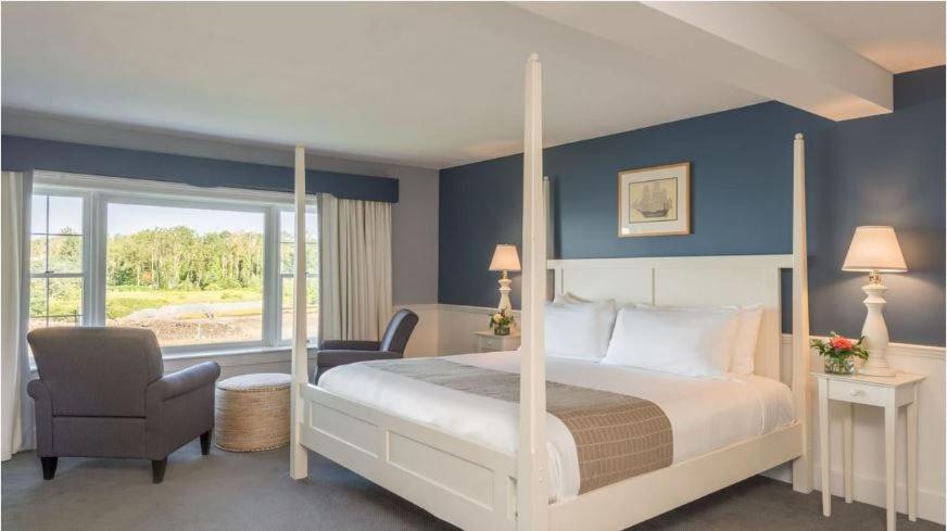 Breakwater Inn photo 51