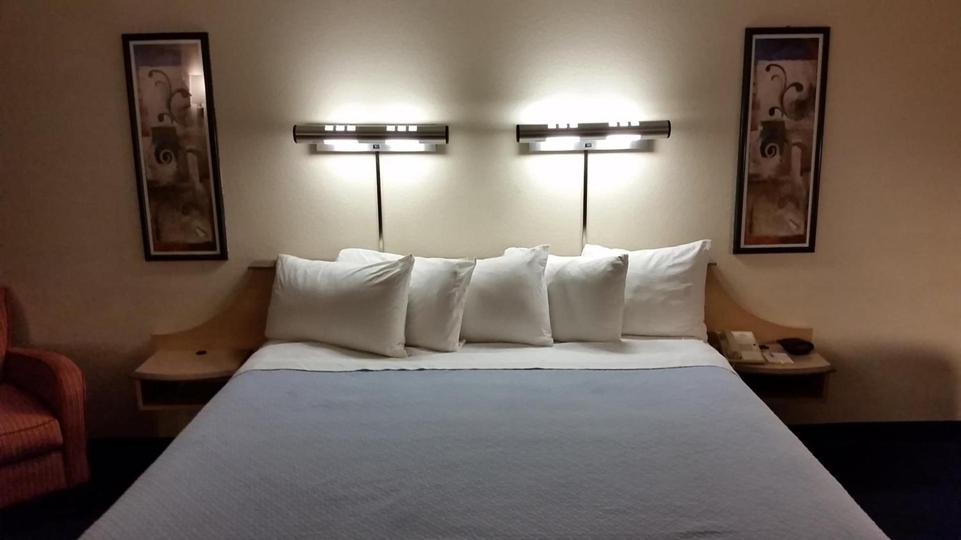 Days Inn by Wyndham Buena Park Anaheim photo 17