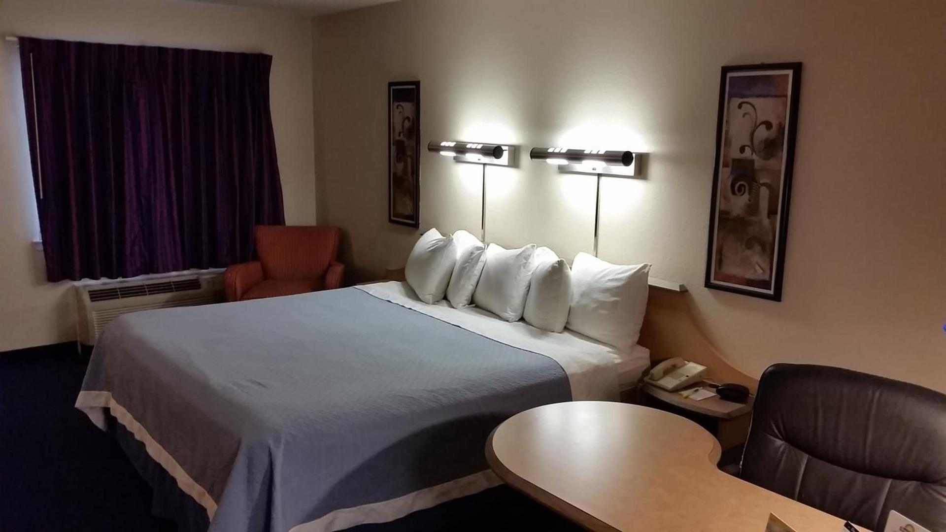 Days Inn by Wyndham Buena Park Anaheim photo 21