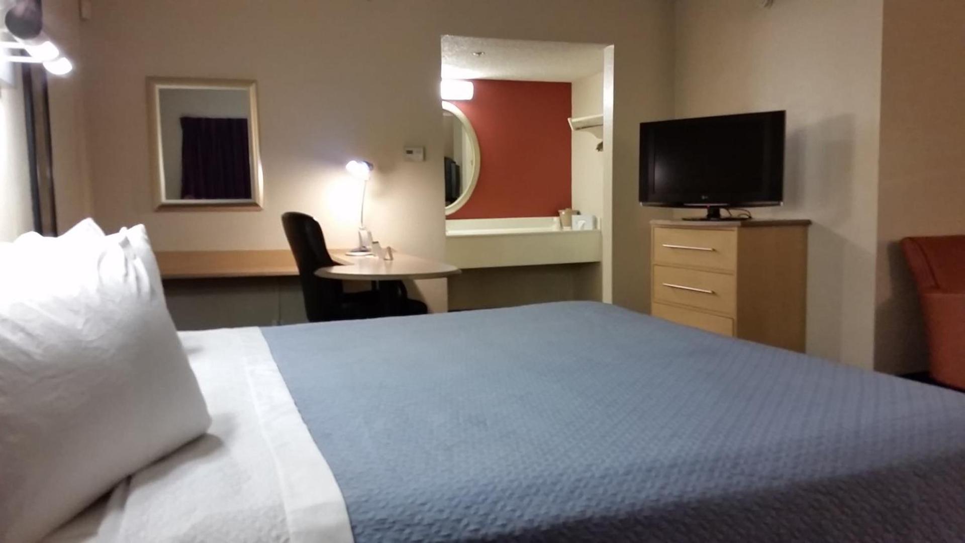 Days Inn by Wyndham Buena Park Anaheim photo 22