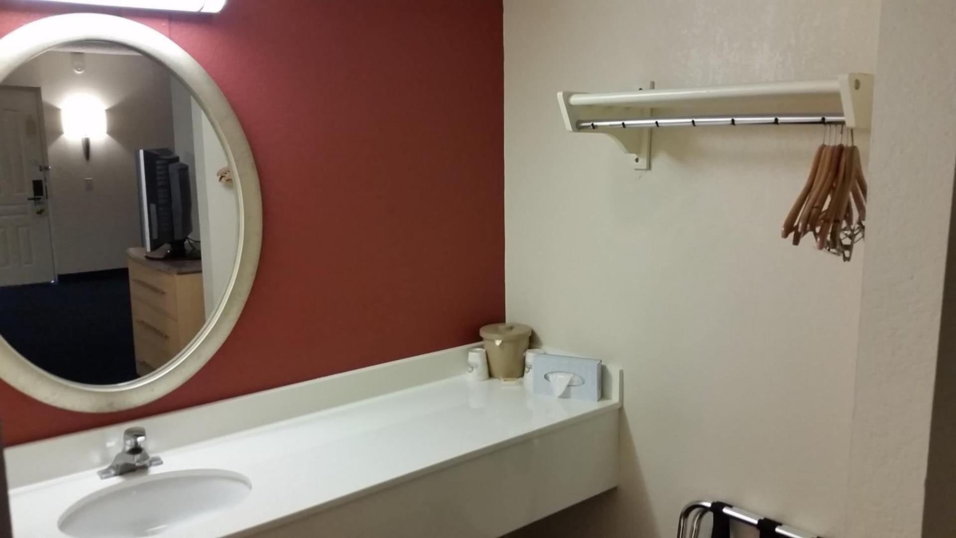 Days Inn by Wyndham Buena Park Anaheim photo 23