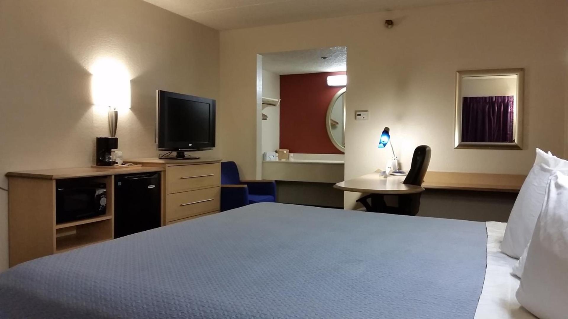 Days Inn by Wyndham Buena Park Anaheim photo 26