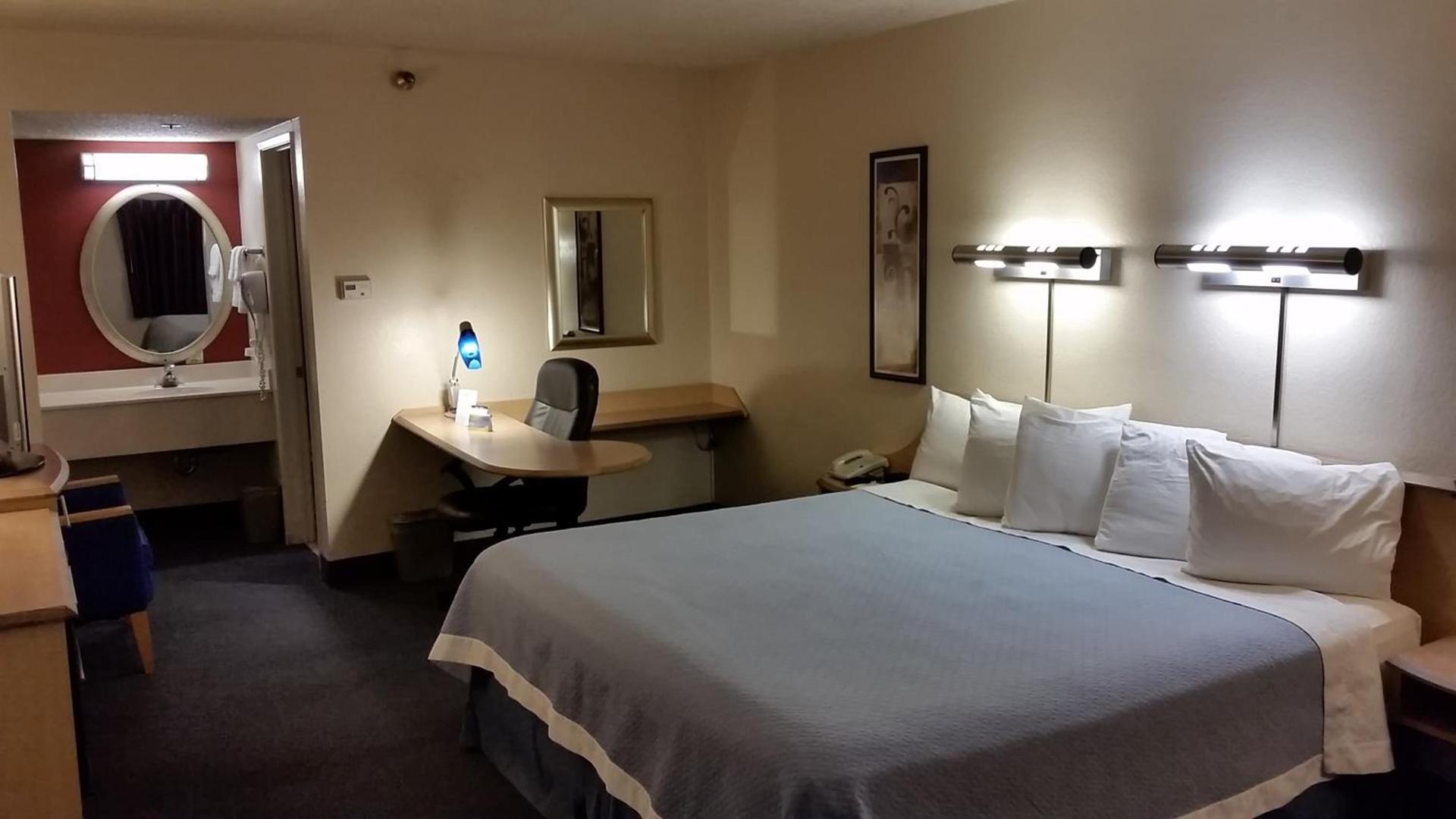 Days Inn by Wyndham Buena Park Anaheim photo 28
