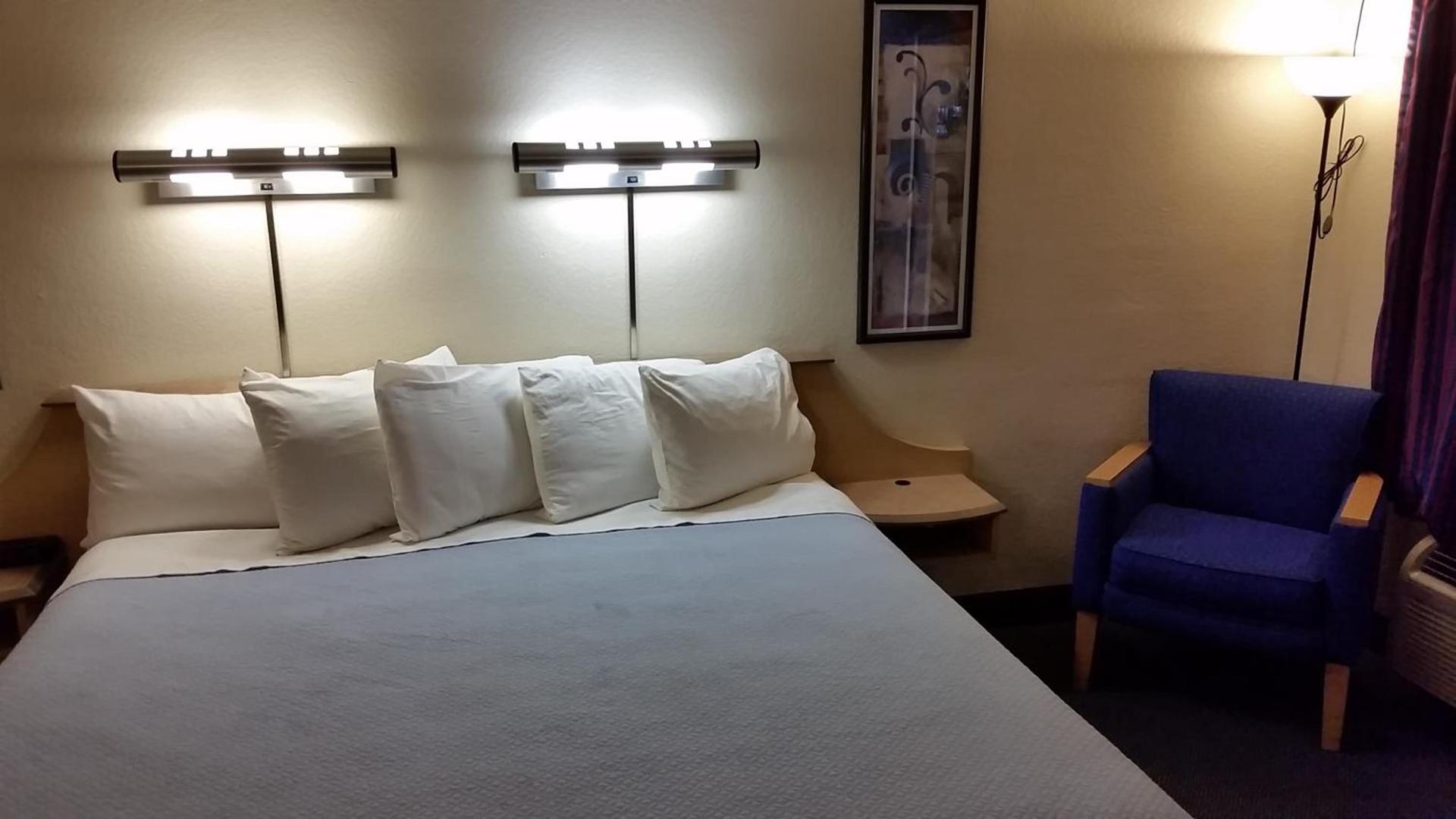 Days Inn by Wyndham Buena Park Anaheim photo 30