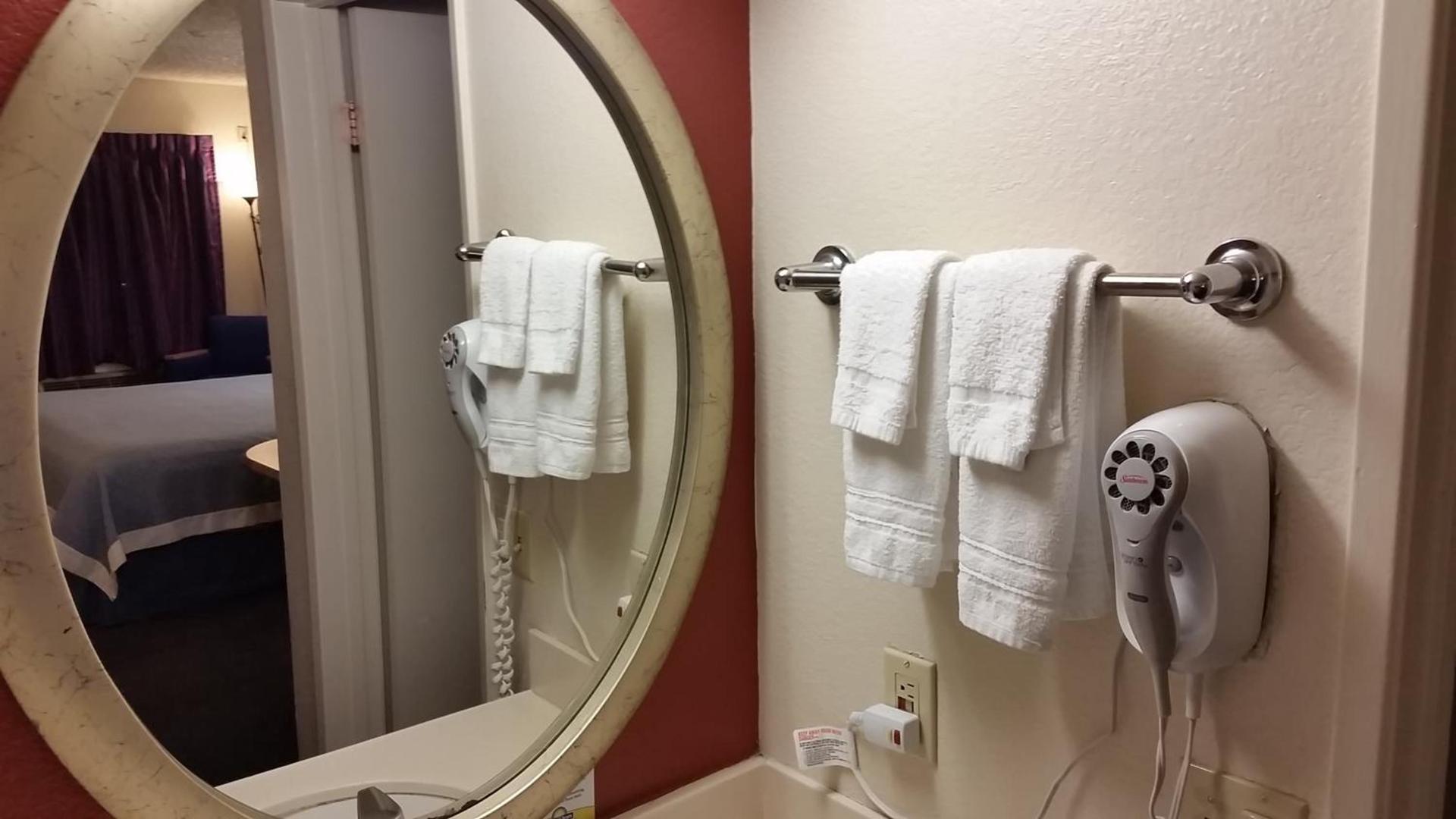 Days Inn by Wyndham Buena Park Anaheim photo 32