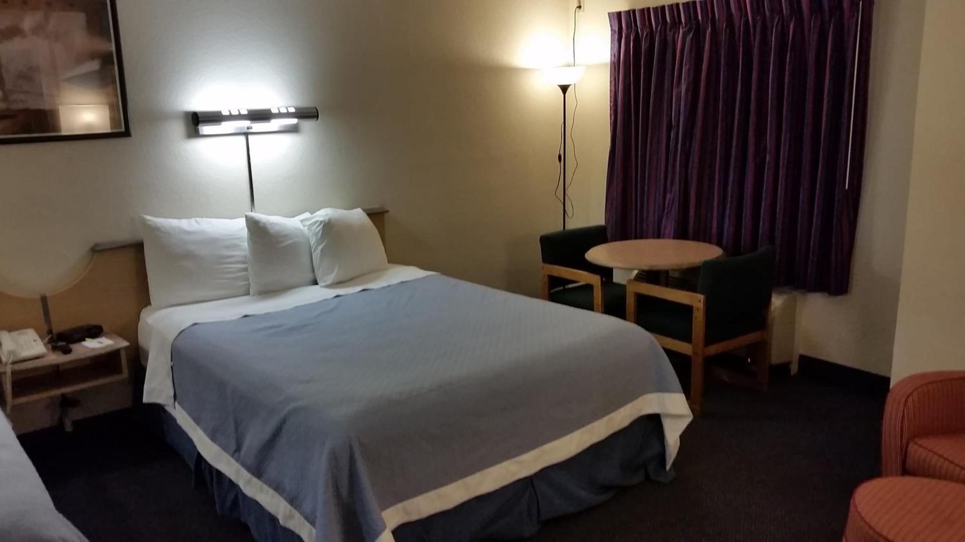 Days Inn by Wyndham Buena Park Anaheim photo 38