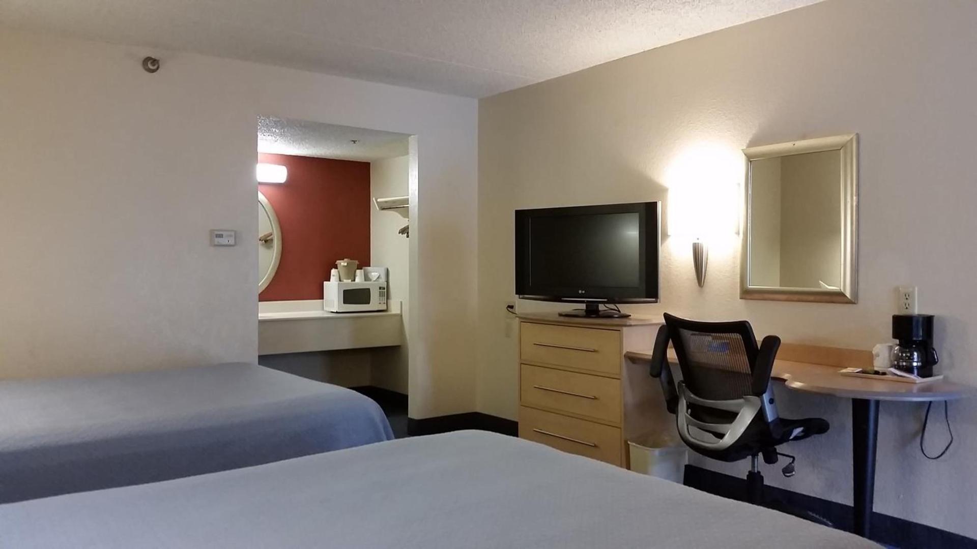 Days Inn by Wyndham Buena Park Anaheim photo 41