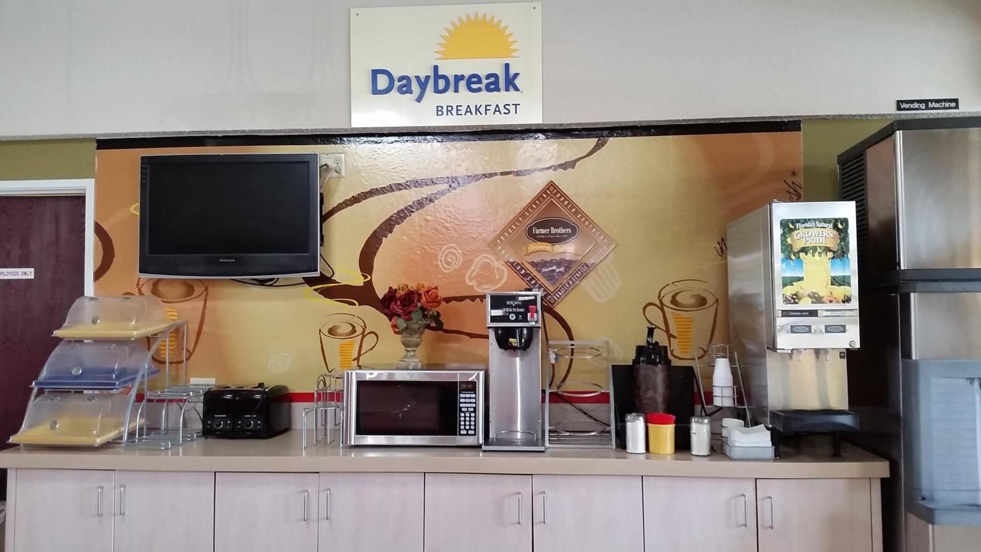 Days Inn by Wyndham Buena Park Anaheim photo 14