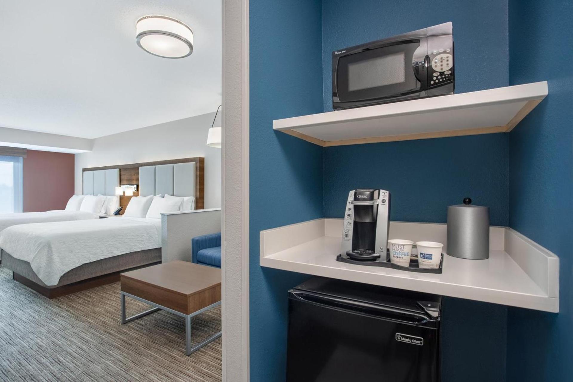 Holiday Inn Express & Suites Clinton by IHG photo 75