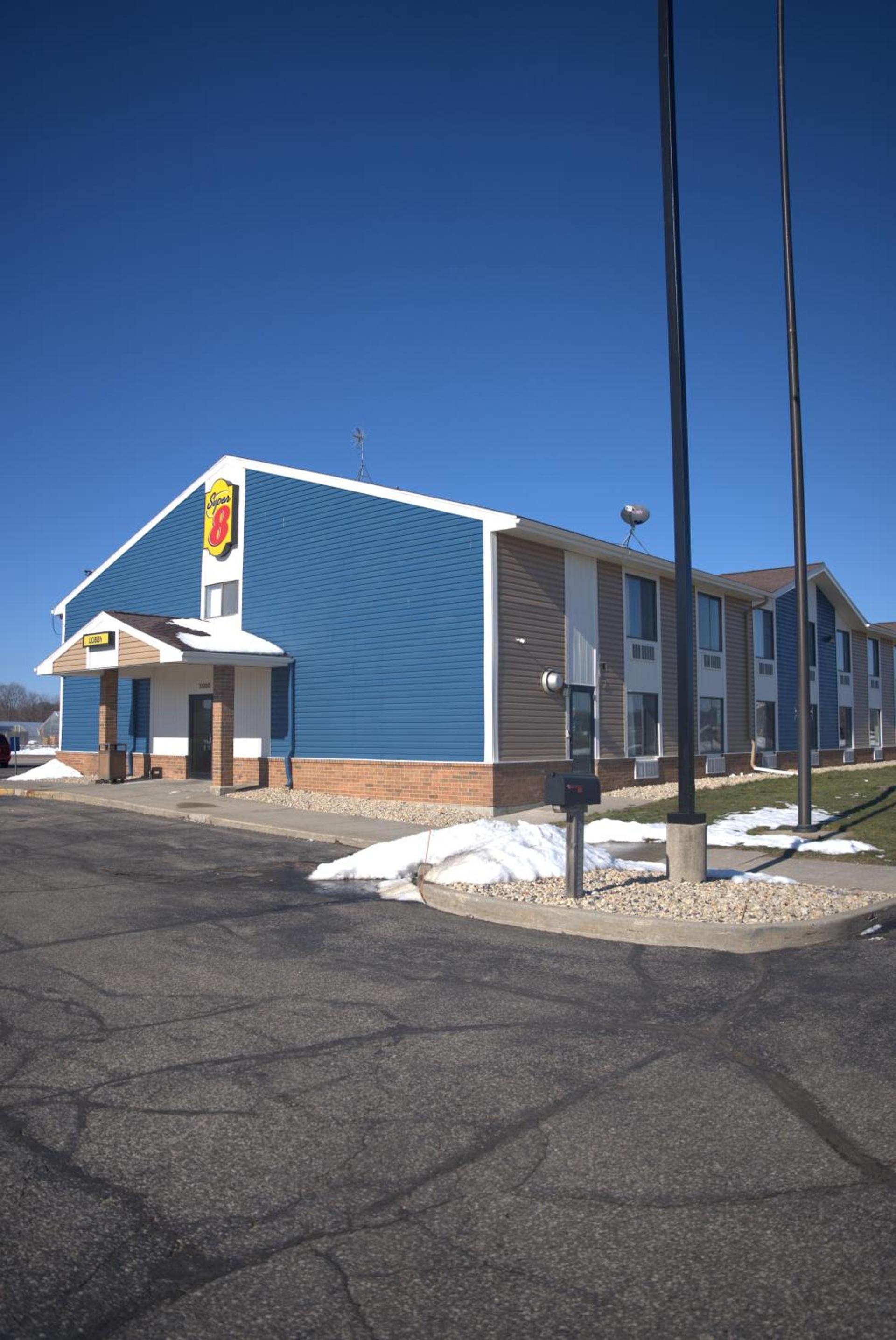 Super 8 by Wyndham Portage photo 2