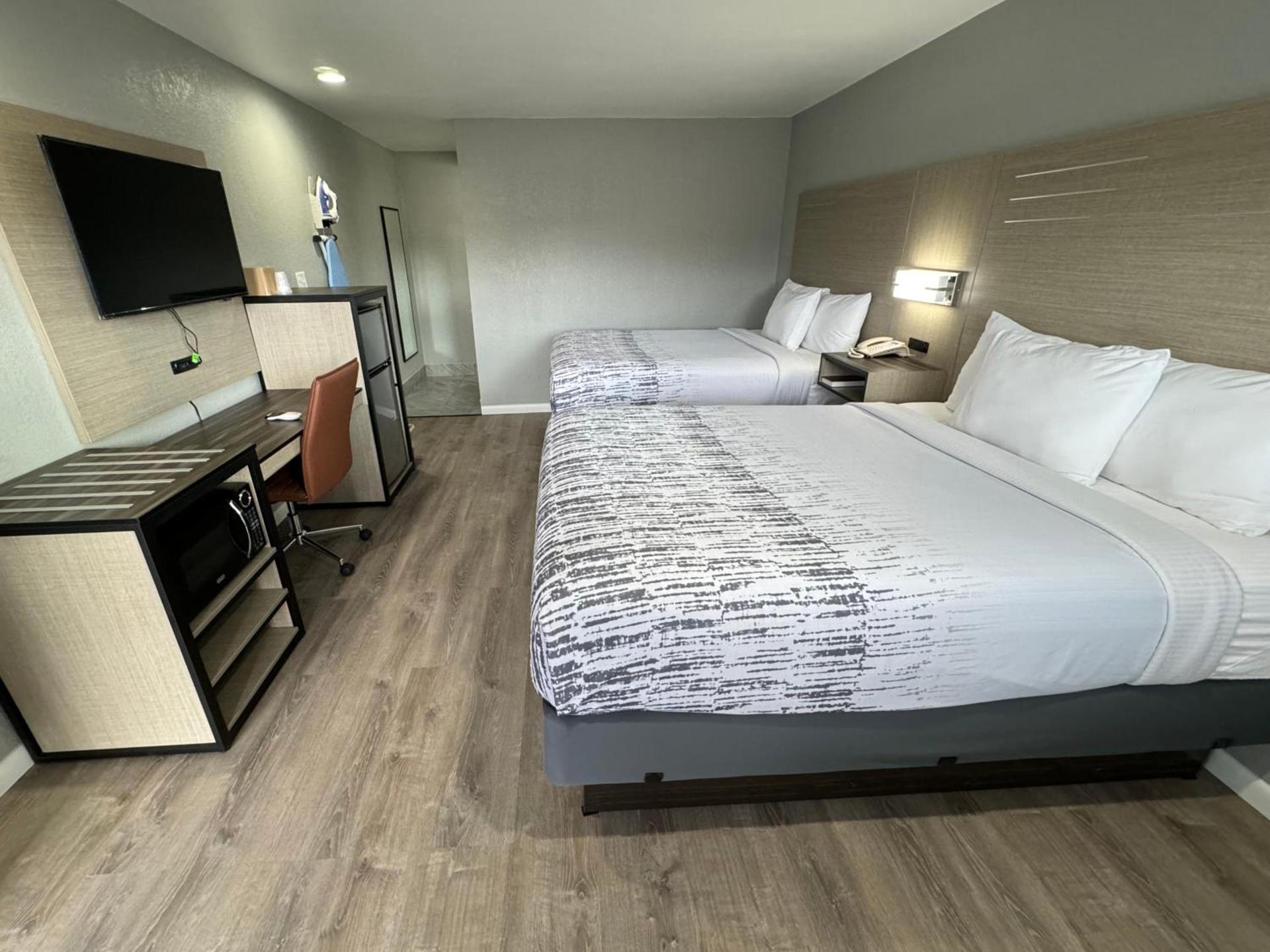 Copper Manor Motel photo 15