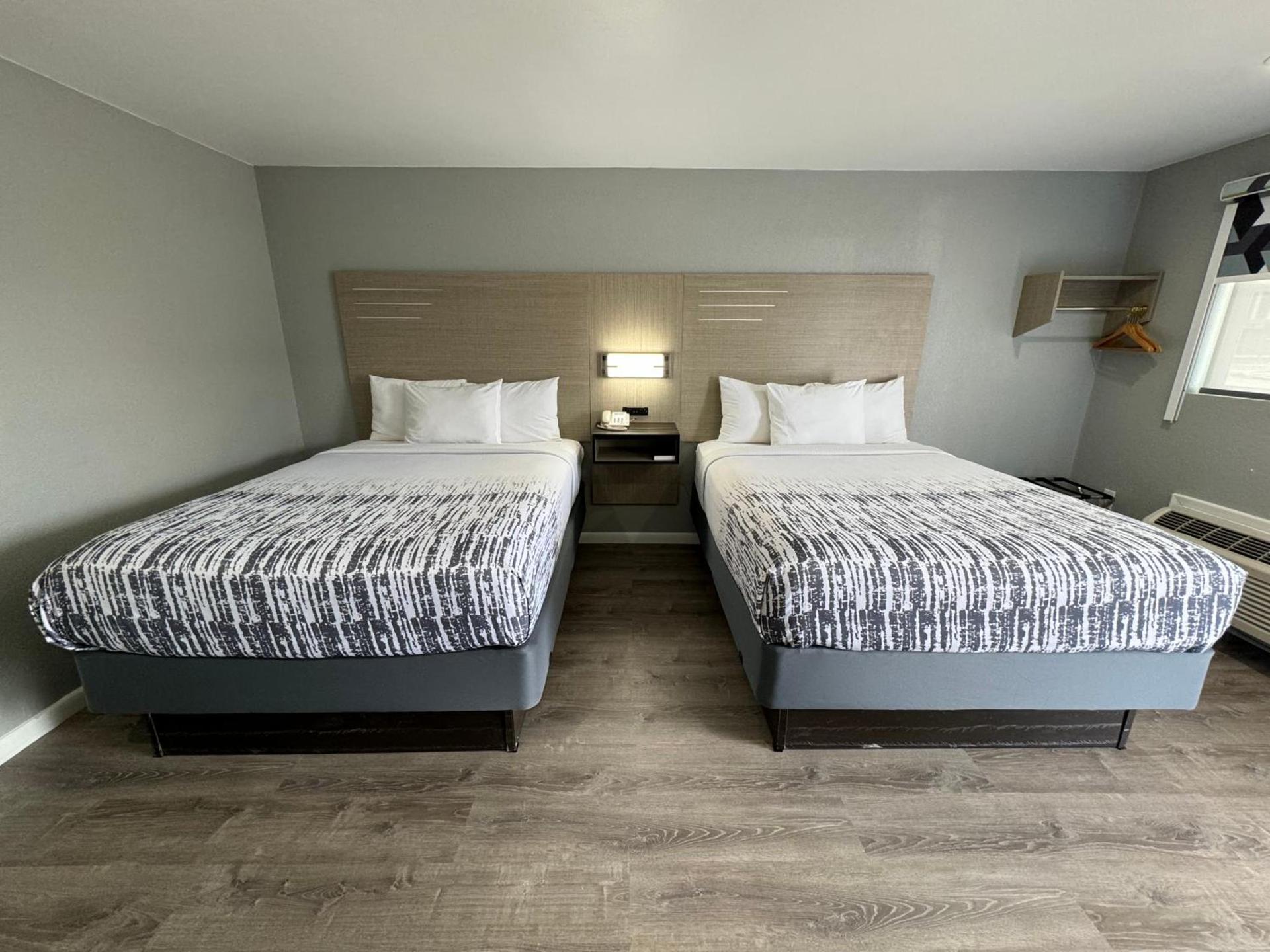 Copper Manor Motel photo 30