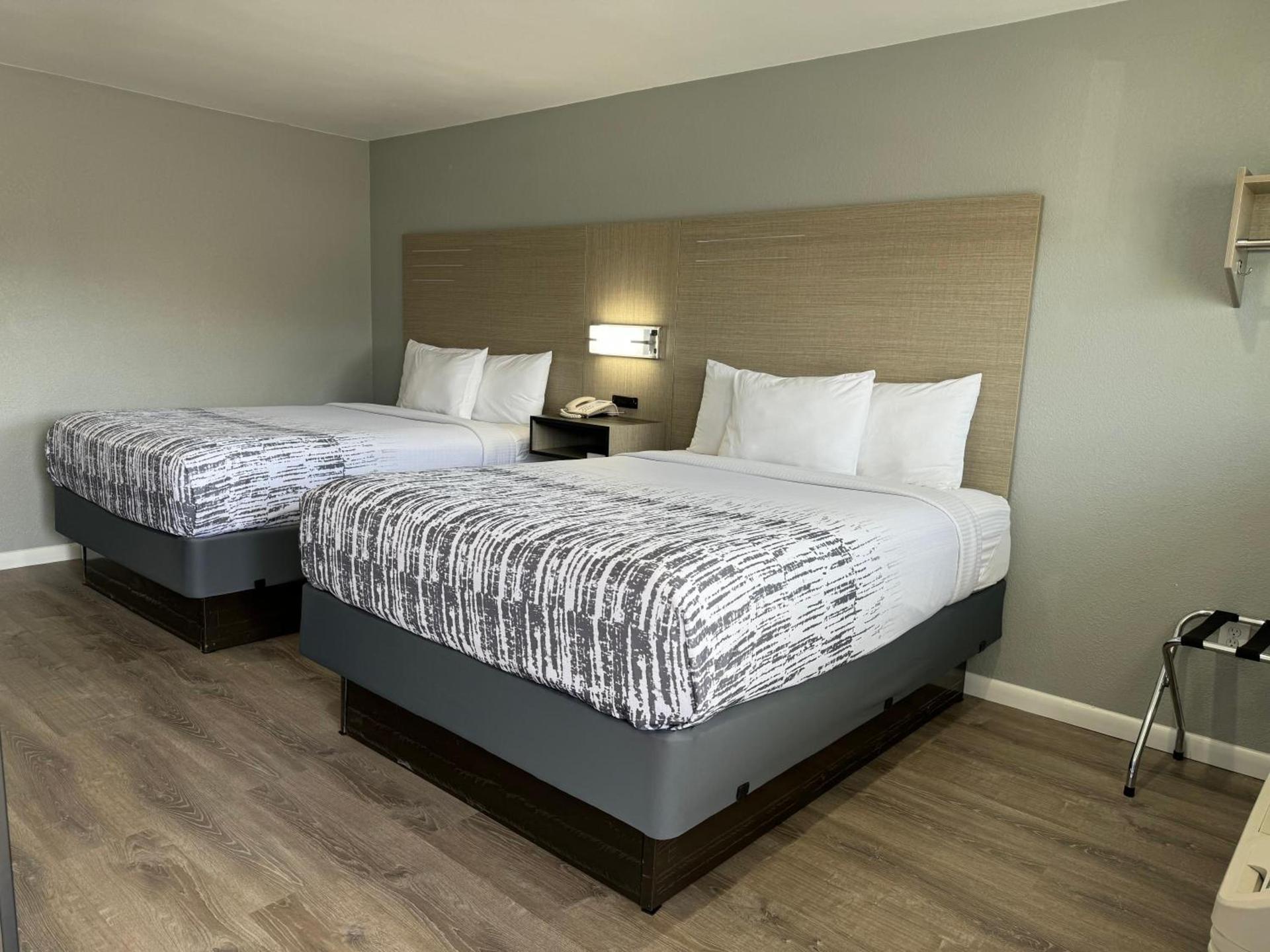 Copper Manor Motel photo 25