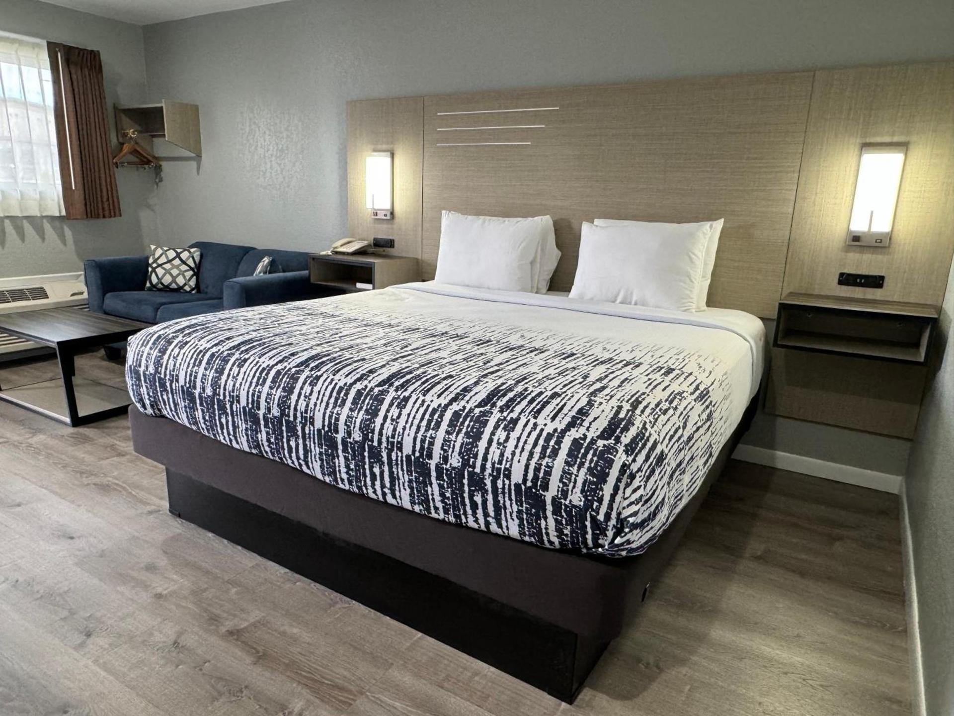 Copper Manor Motel photo 17