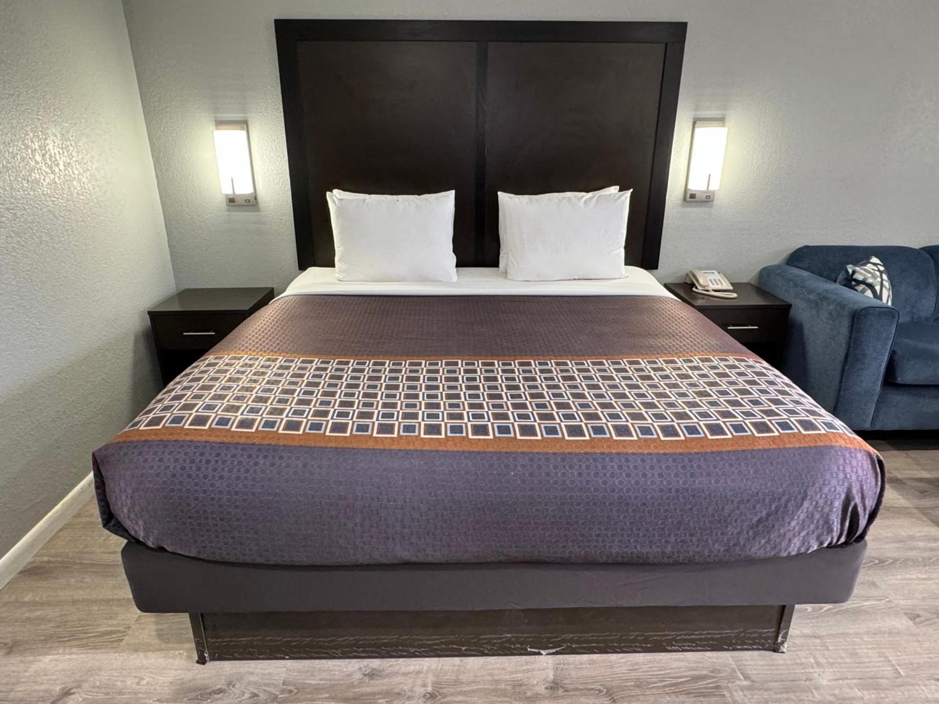 Copper Manor Motel photo 16