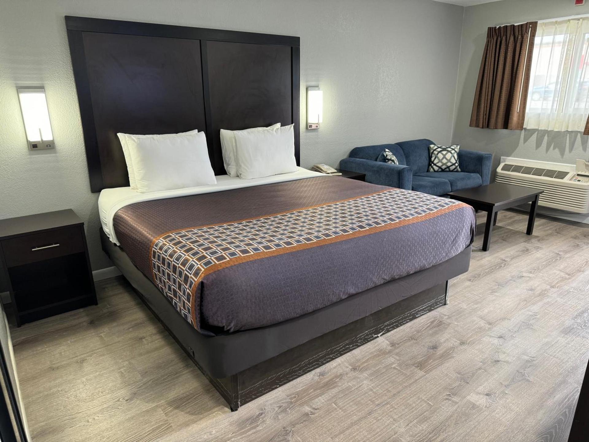 Copper Manor Motel photo 4