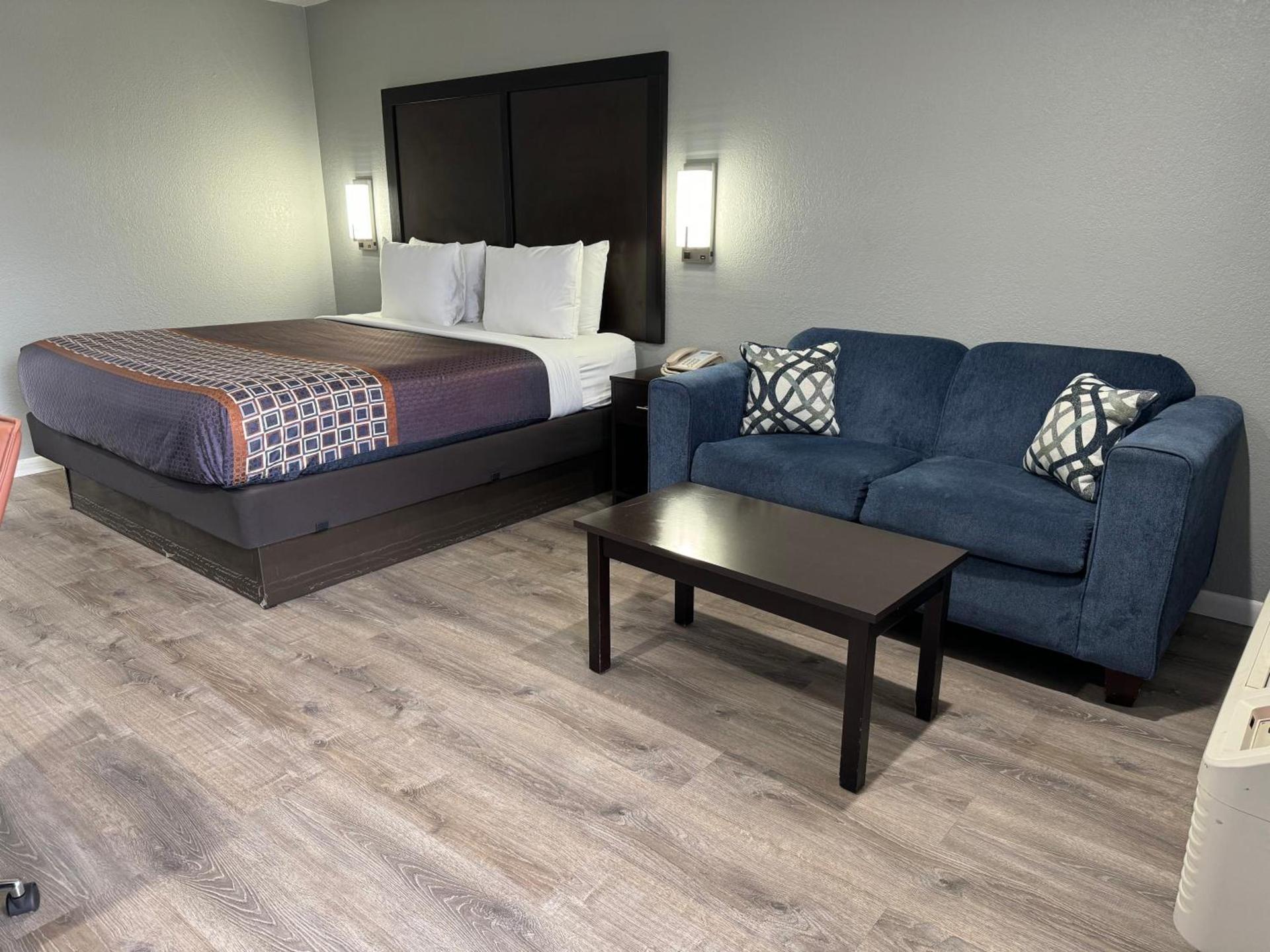 Copper Manor Motel photo 3