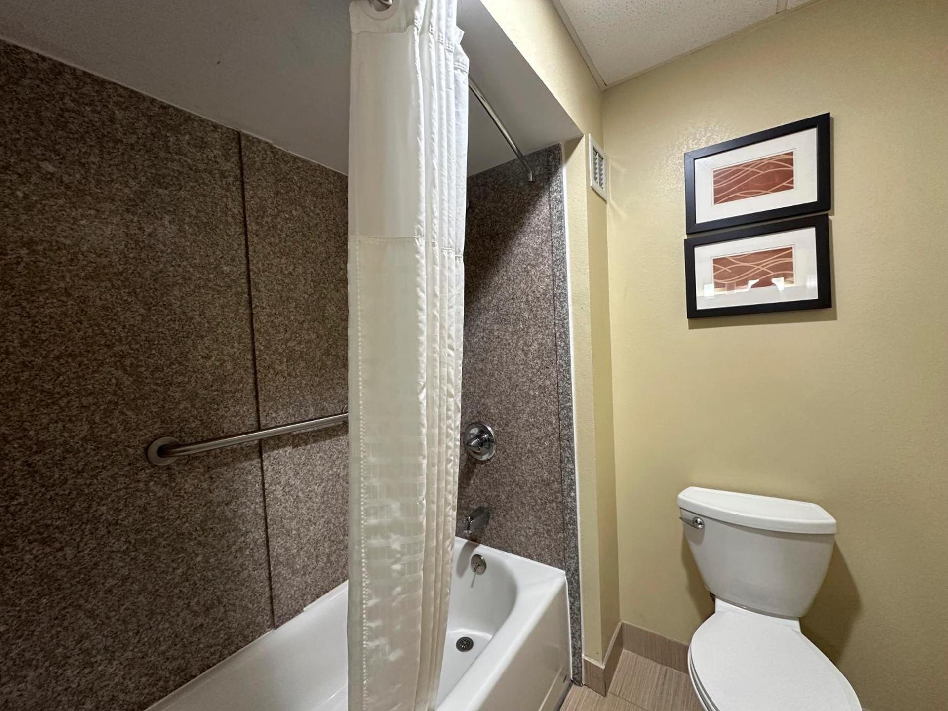 Quality Inn Perryville I-55 photo 25