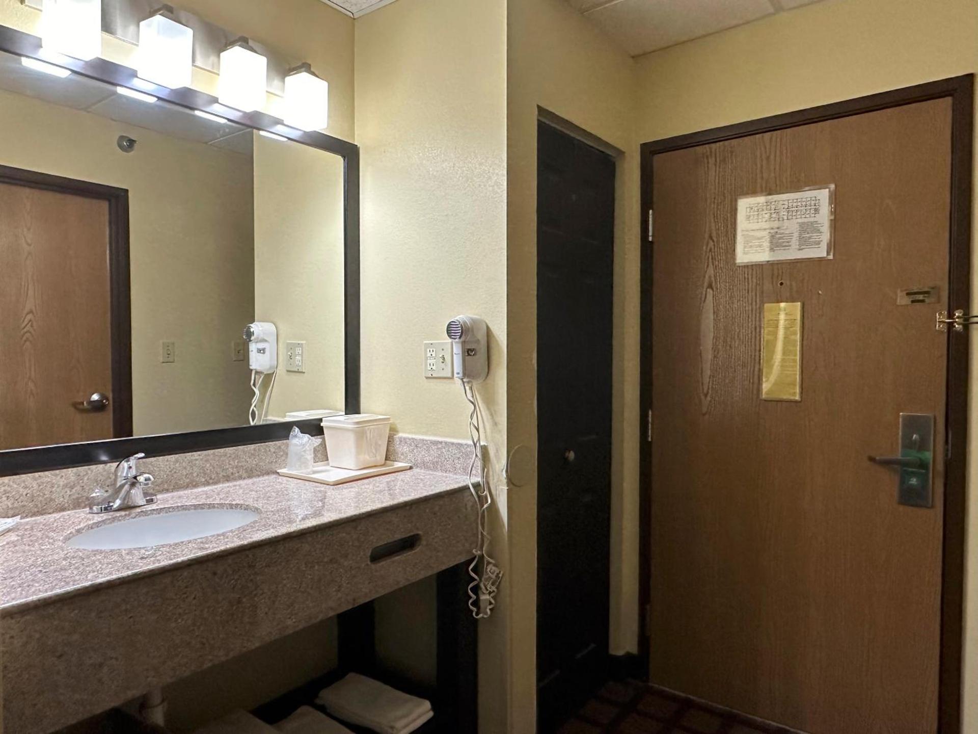 Quality Inn Perryville I-55 photo 26