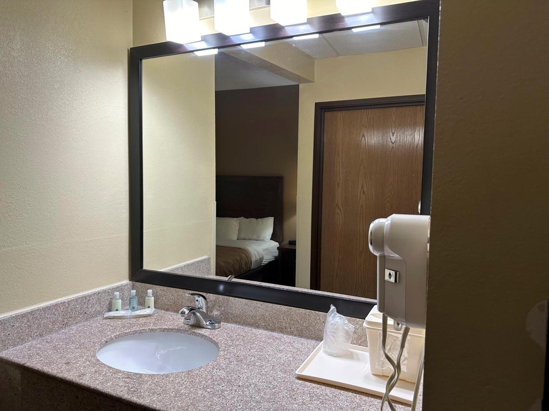 Quality Inn Perryville I-55 photo 27