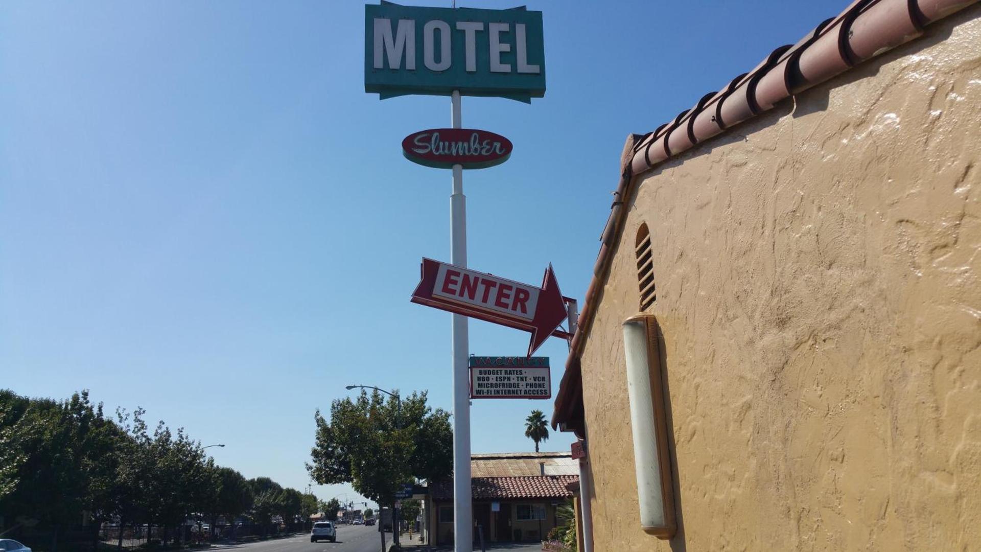 Slumber Motel photo 1