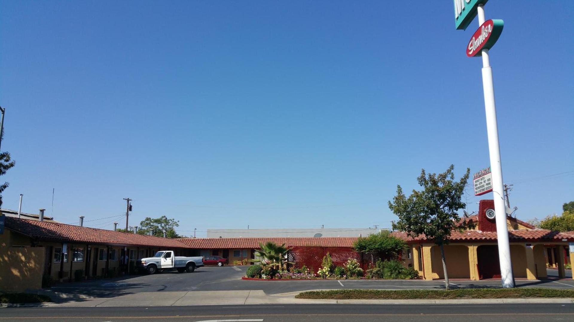 Slumber Motel photo 14