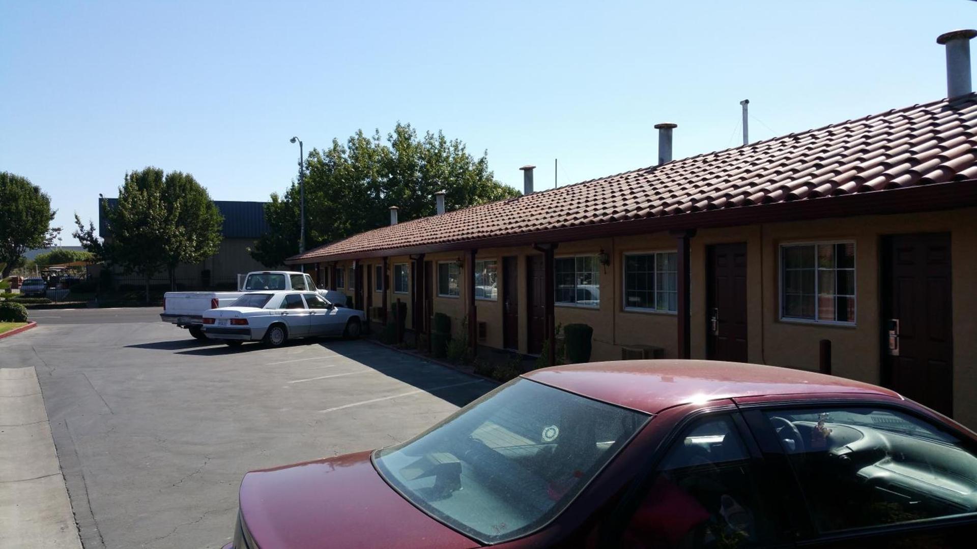 Slumber Motel photo 12