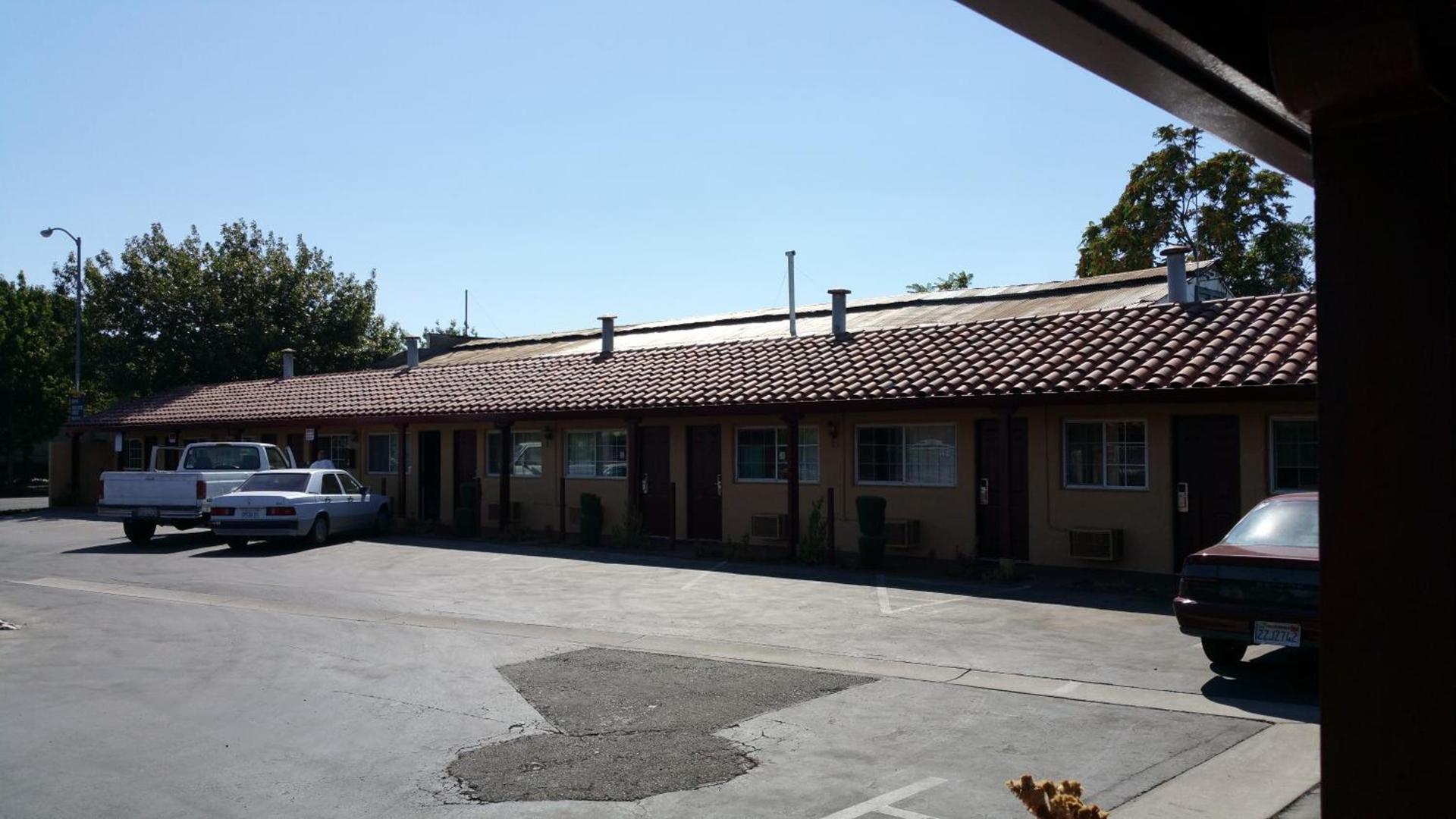 Slumber Motel photo 13