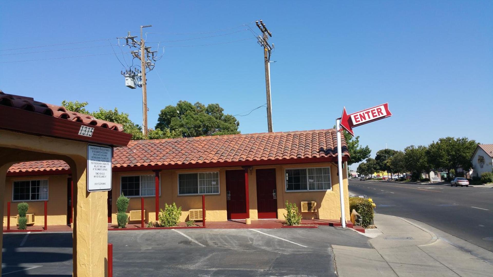 Slumber Motel photo 8