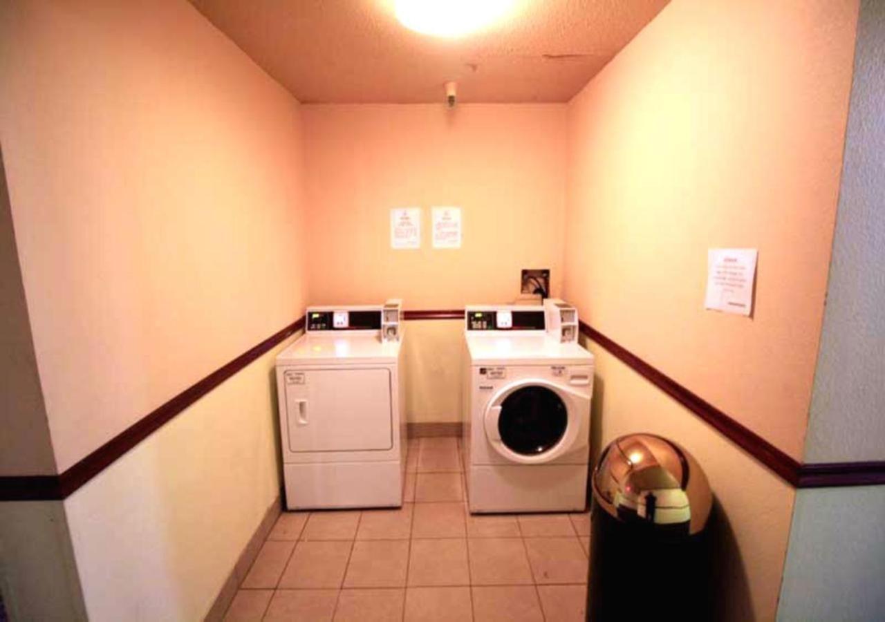Norwood Inn Minneapolis Roseville photo 18