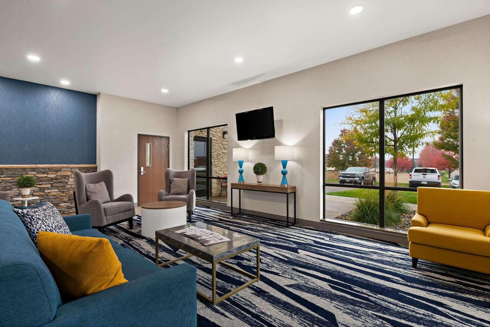 Comfort Suites Hudson I-94 photo 11